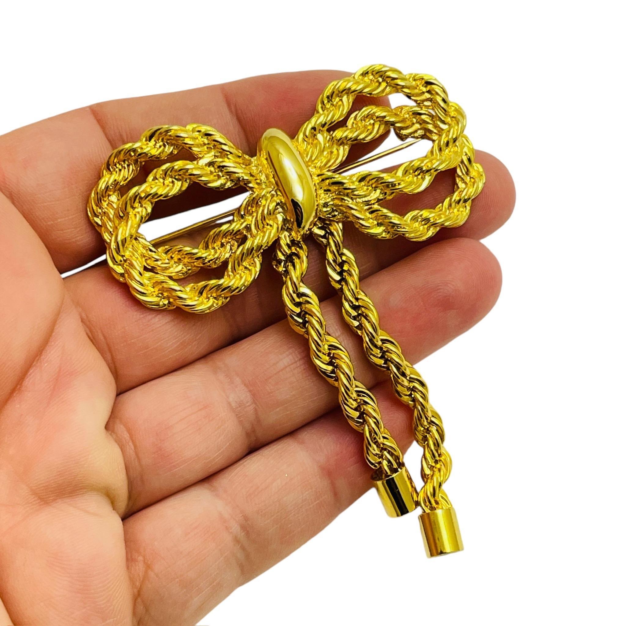Women's Vintage gold tone chain rope bow designer brooch For Sale