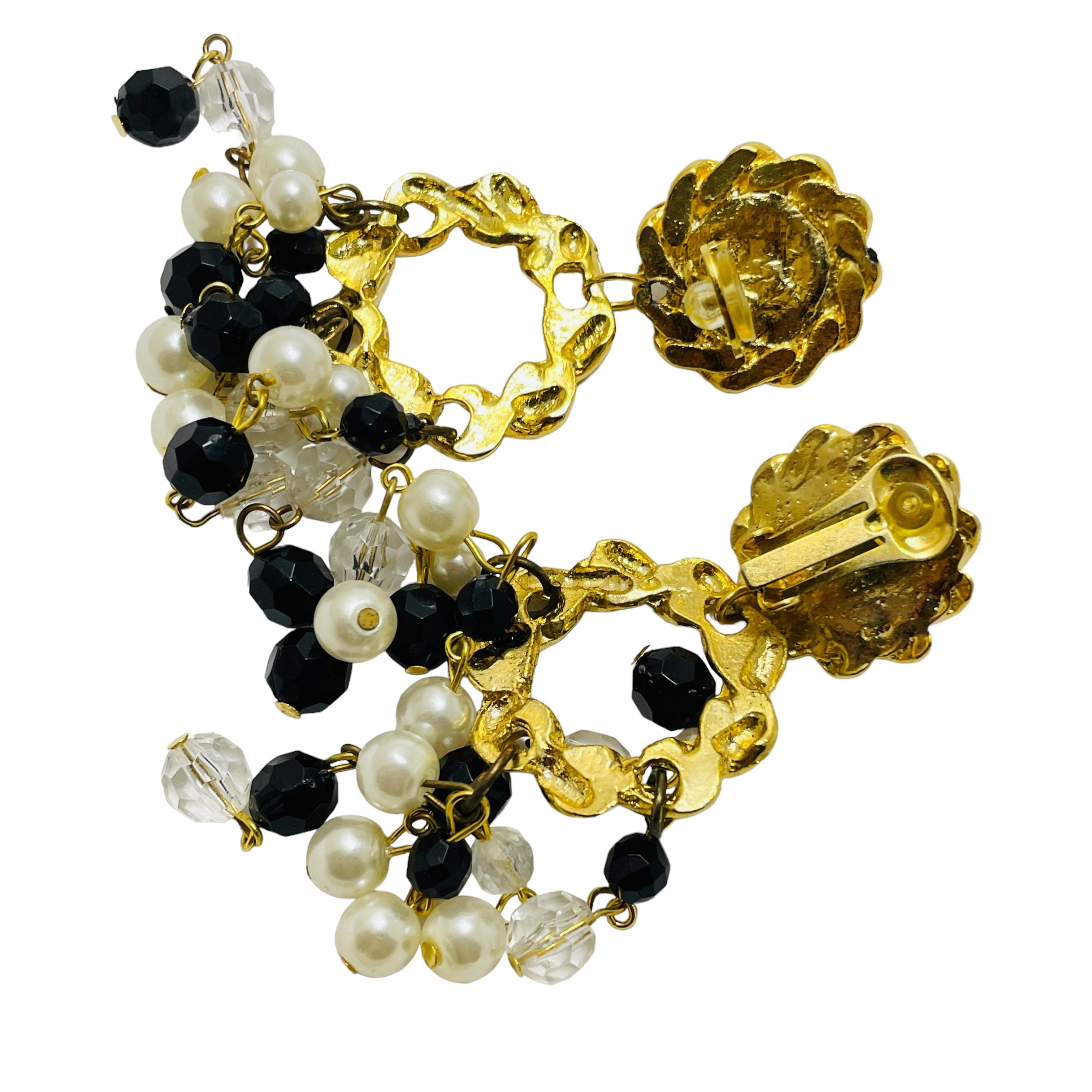 Vintage gold tone chandelier dangle beads designer clip on earrings In Good Condition For Sale In Palos Hills, IL