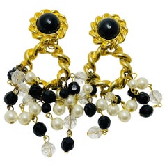Goldfarbener Vintage-Kronleuchter mit Perlen-Designer-Clip auf Ohrringen, Vintage
