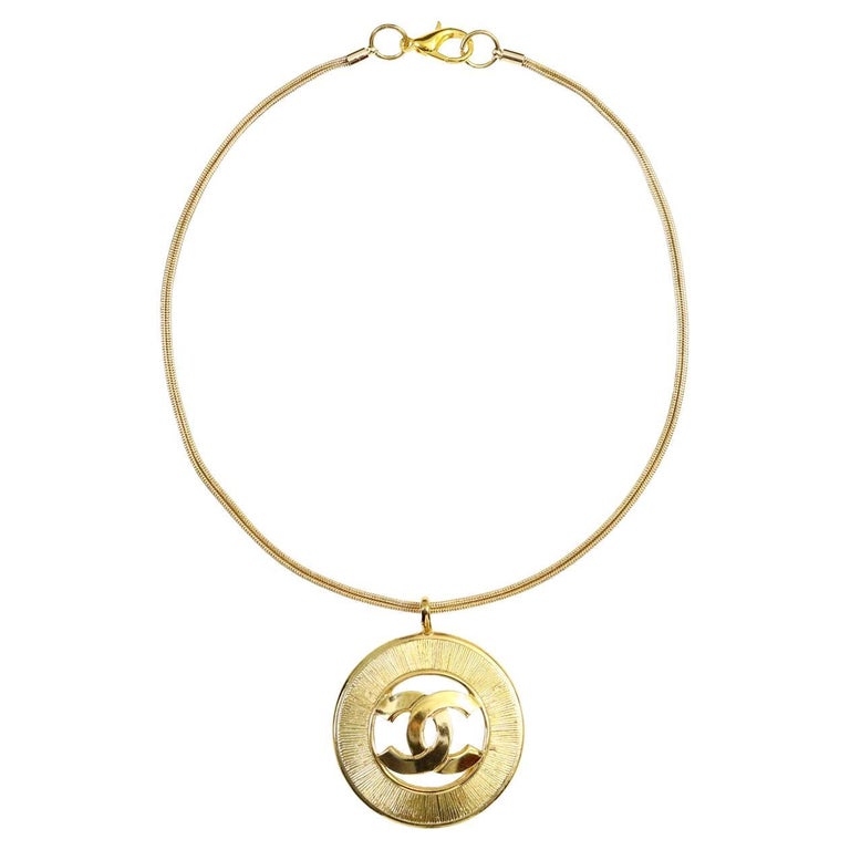 Vintage Gold Tone Chanel Dangling Disc with Double CC In Good Condition For Sale In New York, NY
