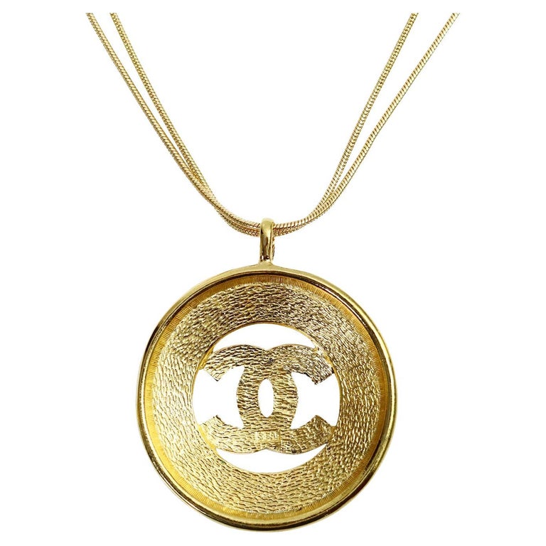 Vintage Gold Tone Chanel Dangling Disc with Double CC For Sale 1