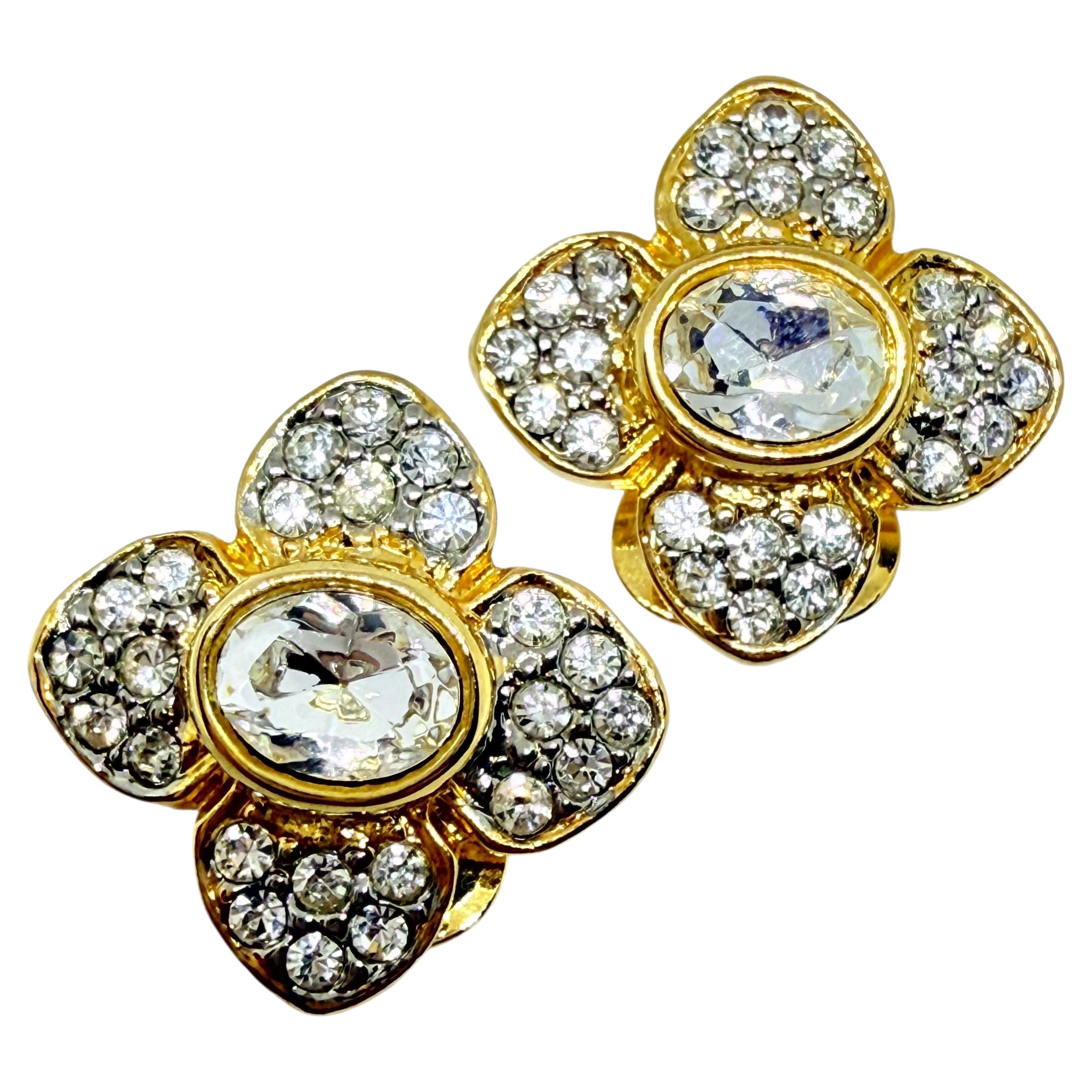 Orecchini a clip di design con fiori in vetro chiaro in tonalità oro vintage