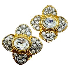 Orecchini a clip di design con fiori in vetro chiaro in tonalità oro vintage