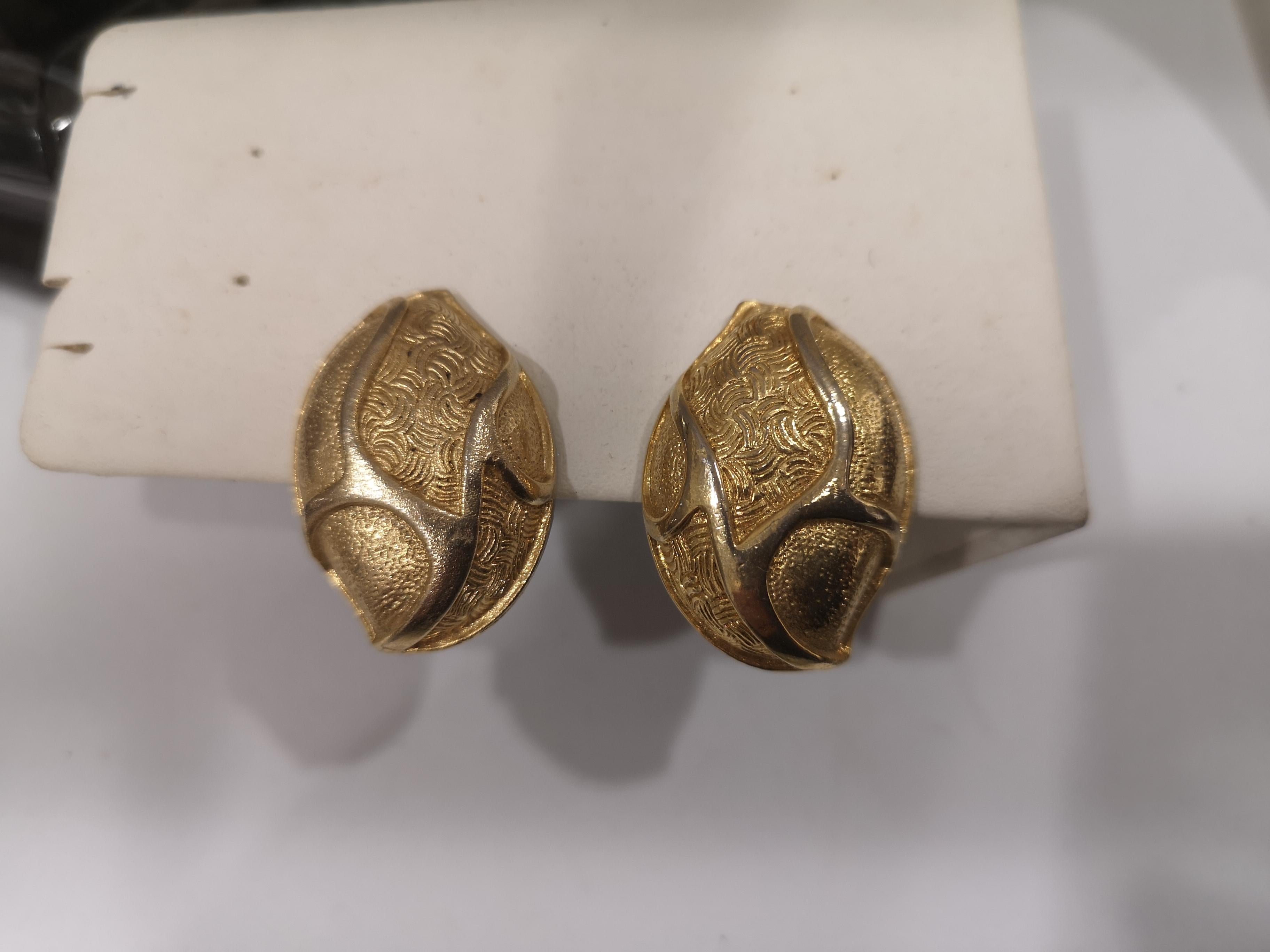 Women's Vintage gold tone clip on earrings