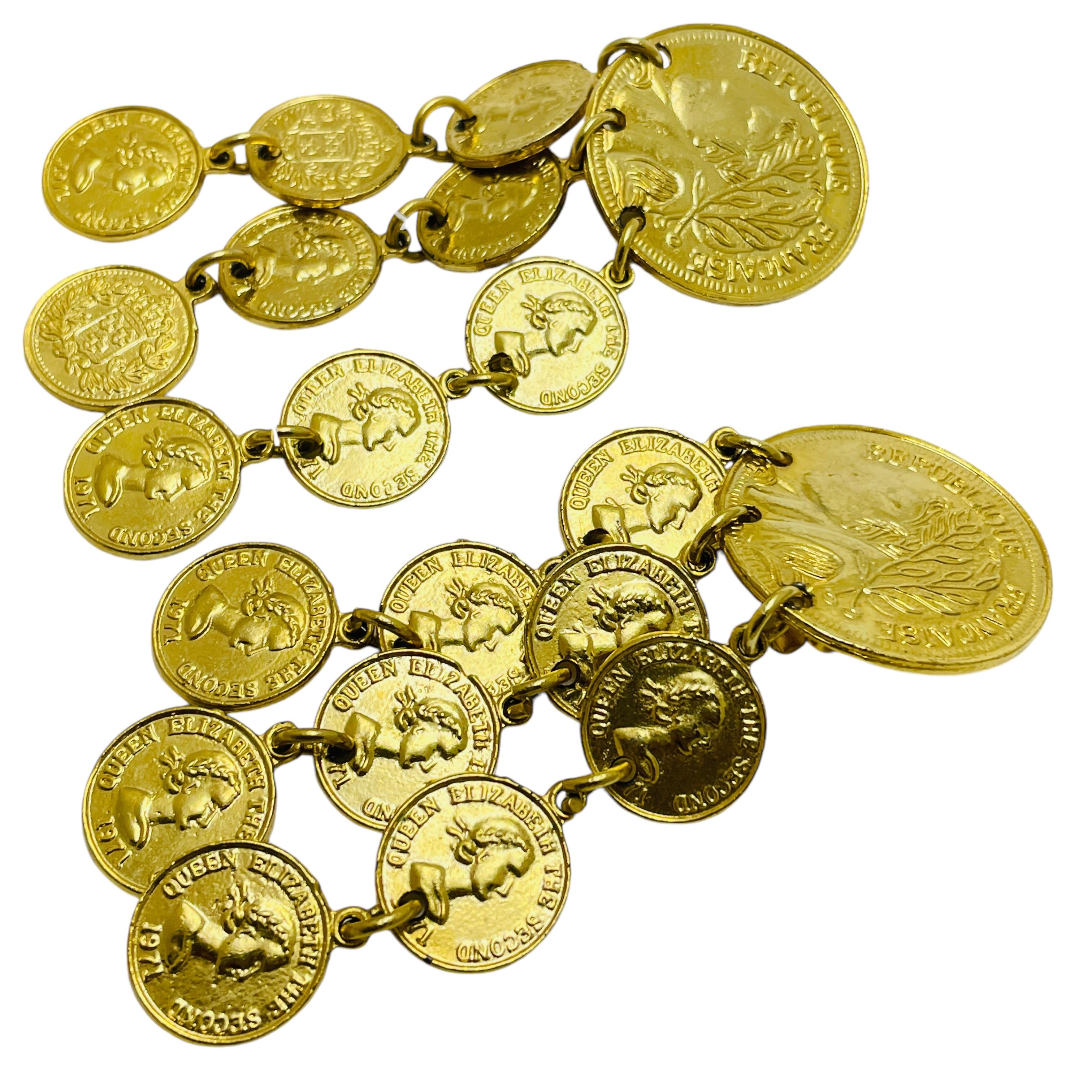 DETTAGLI

- senza segno

- tono oro

- orecchini vintage di design

MISURE  

- 

CONDIZIONE

-  ottime condizioni vintage con minimi segni di usura 

 Sku 47

❤️❤️  GIOIELLI VINTAGE DI DESIGN ❤️❤️

❤️❤️  LA BOUTIQUE DI ALEXANDER  ❤️❤️