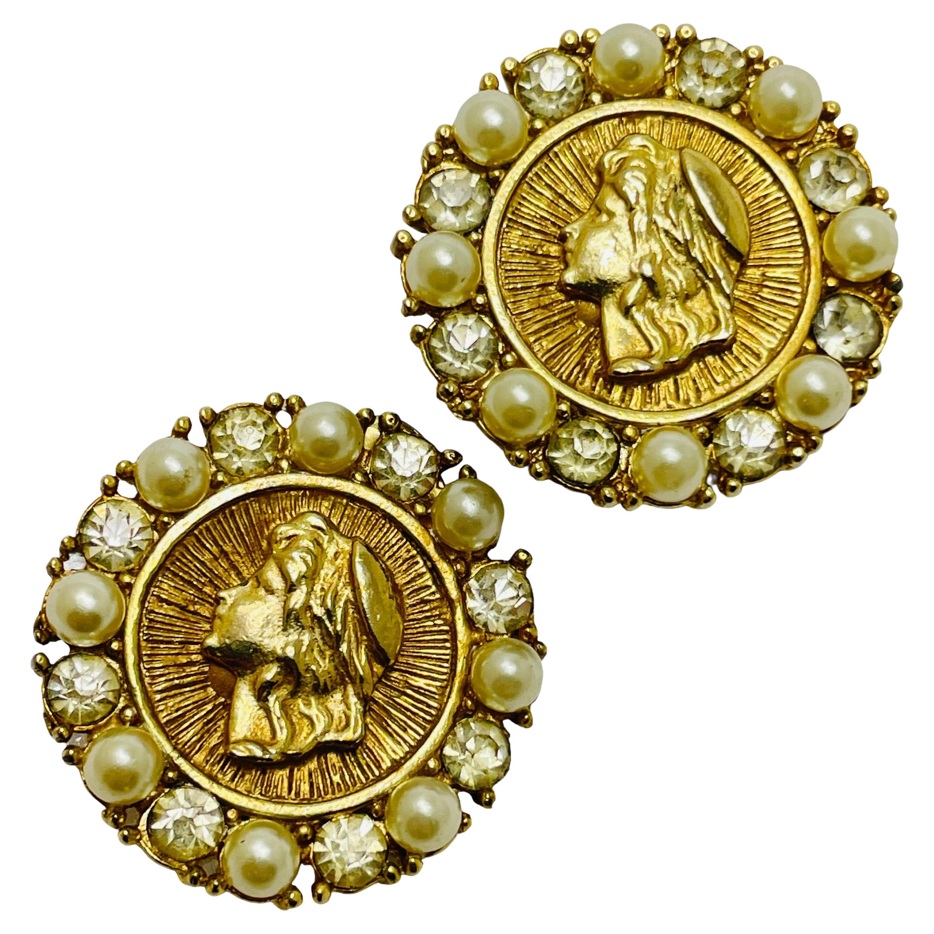 Vintage Gold Ton Münze Perle Strass Designer Clip auf Ohrringe im Angebot