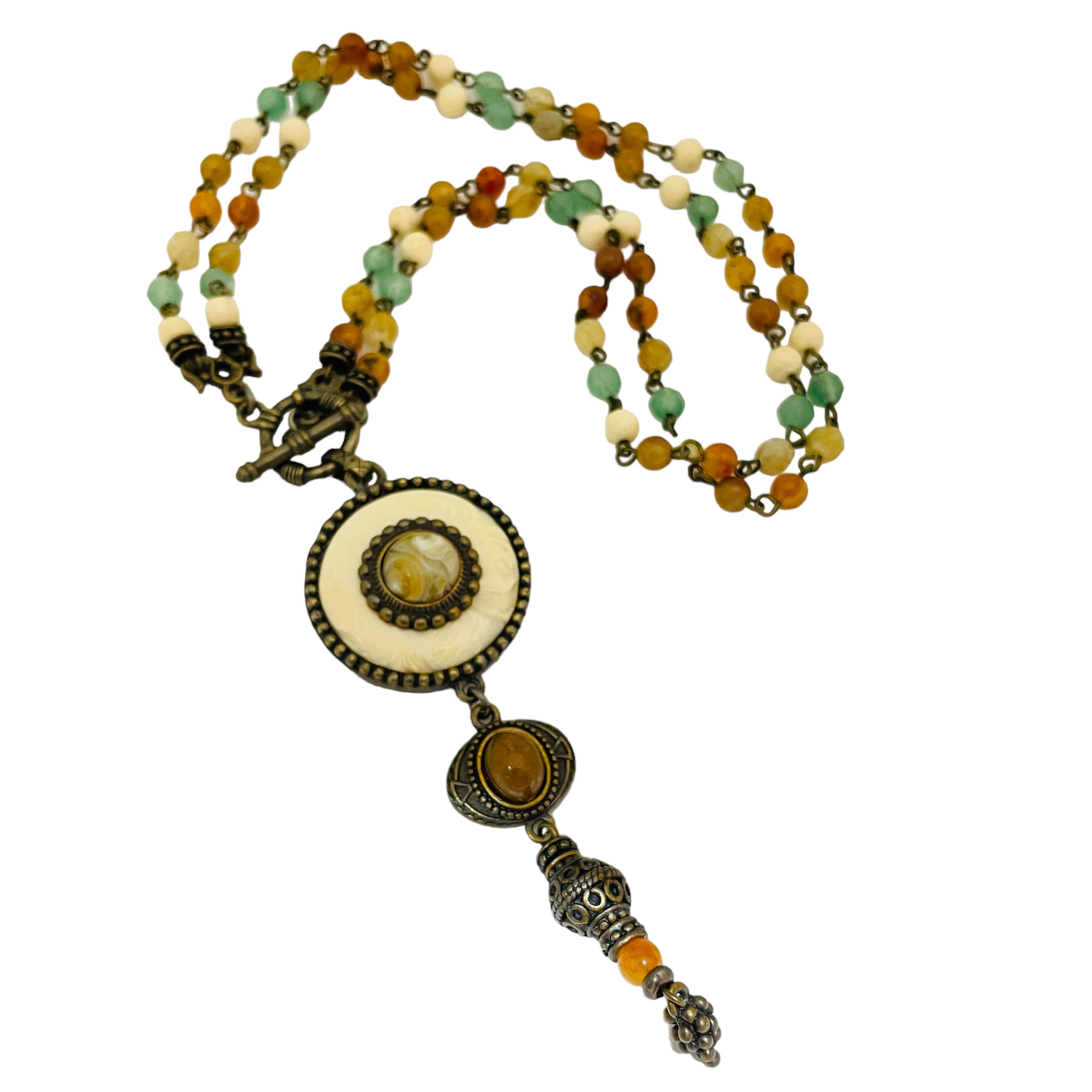 Collana vintage di design con perline colorate in tonalità oro