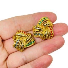 Orecchini a clip di design vintage con strass colorati in tonalità oro