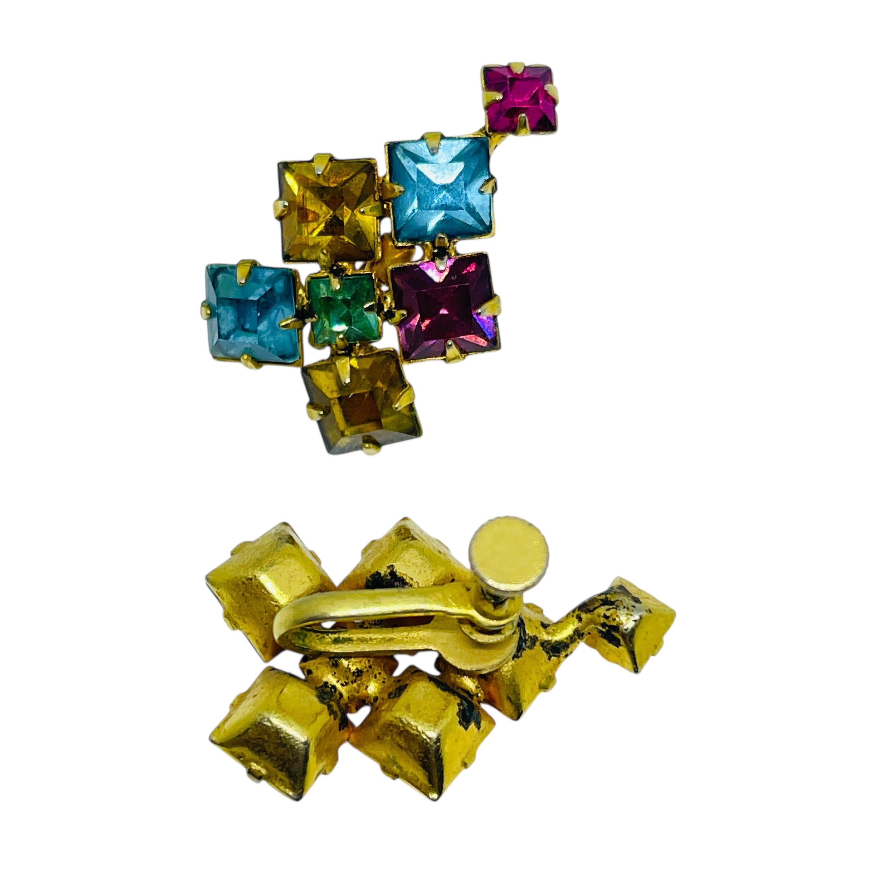 Vintage Goldton bunte Strasssteine Designer Schraube zurück Ohrringe im Zustand „Gut“ im Angebot in Palos Hills, IL