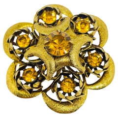 Spilla d
epoca in vetro cotonato con fiore grande di design