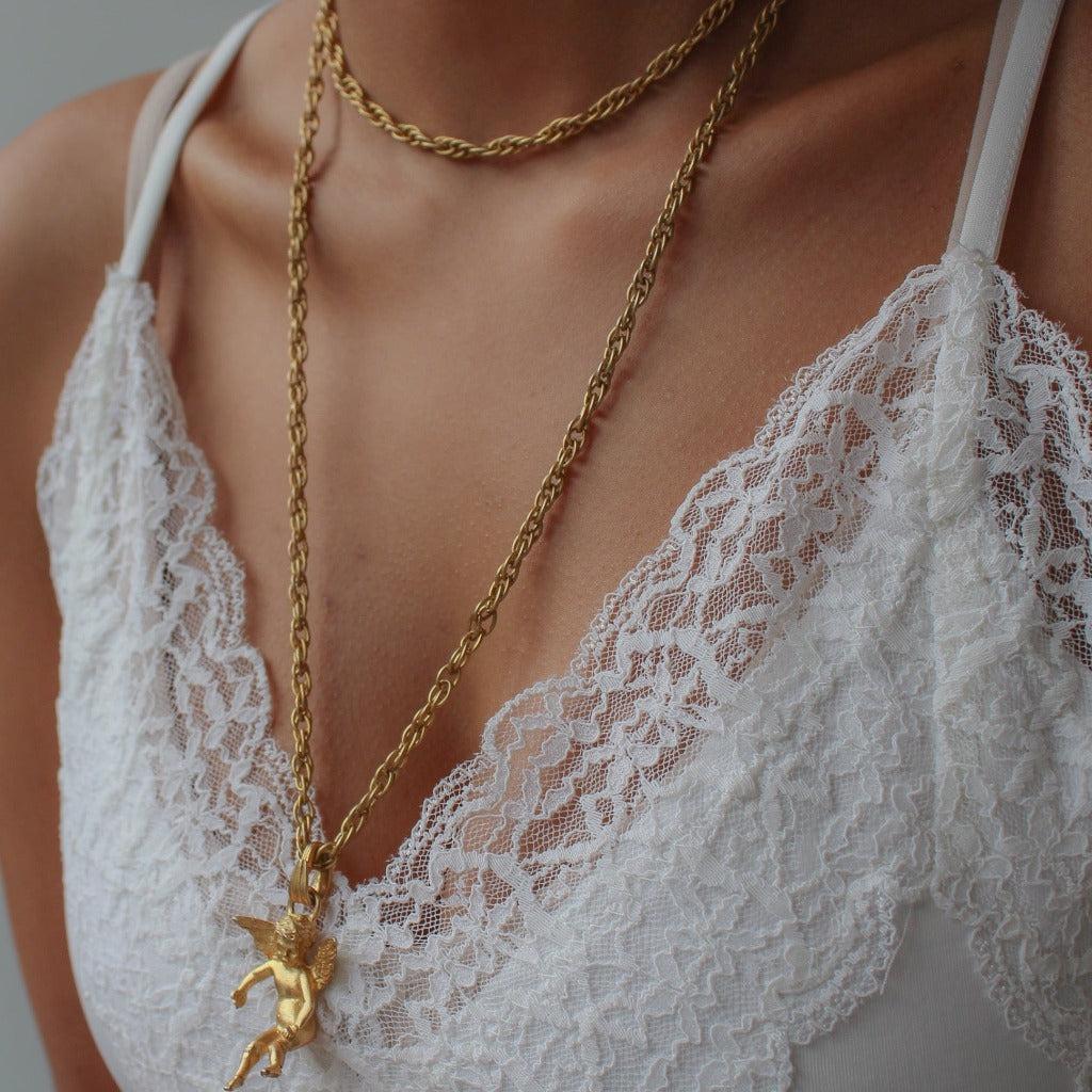 Vintage Gold Tone Cupid Pendant Necklace, 1980s

Super cute gold tone cupid pendant on an intricate long chain link gold tone necklace

Size & Fit
-Length - 35.5 inches, 90cm
-Pendant width - 1 inch, 3cm

Authenticity & Condition
Every piece is