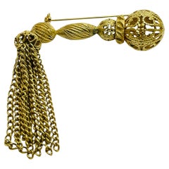 Spilla vintage con nappina a catena e penzoloni in tono dorato