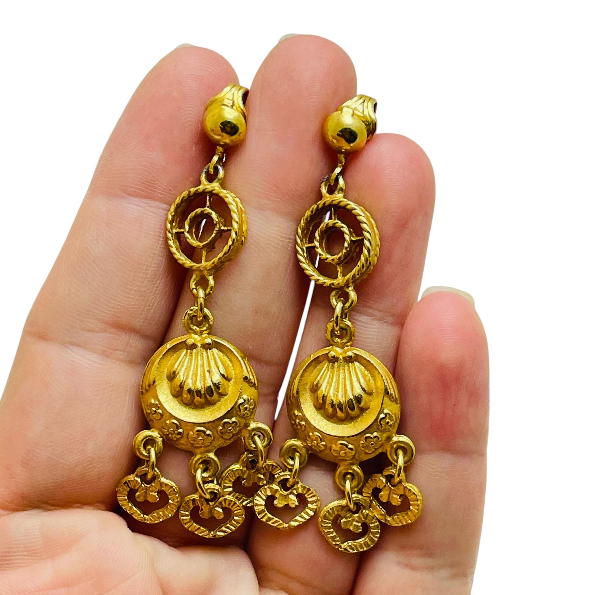 Women's Vintage gold tone dangle clip on earrings For Sale
