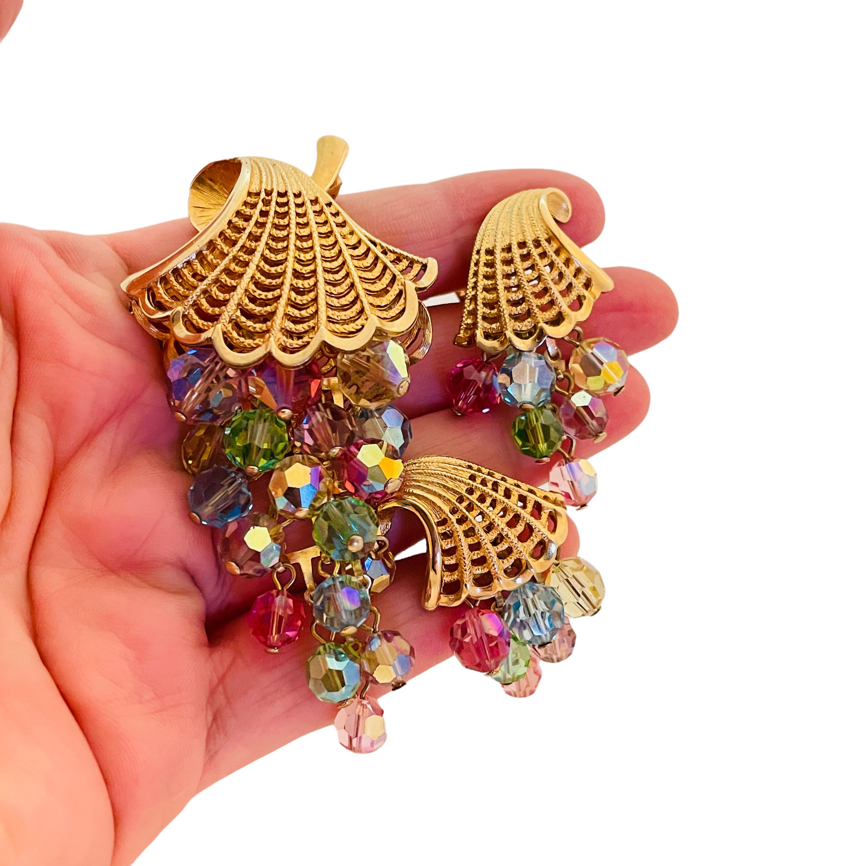 DETAILS

• unsigned

• gold tone with glass beads

• vintage designer brooch earrings set
  

MEASUREMENTS  

• 

CONDITION

•  very good vintage condition with minimal signs of wear 

 Sku 32

❤️❤️   VINTAGE DESIGNER JEWELRY   ❤️❤️

❤️❤️ 