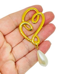 Vintage gold tone dangle  faux pearl designer brooch
