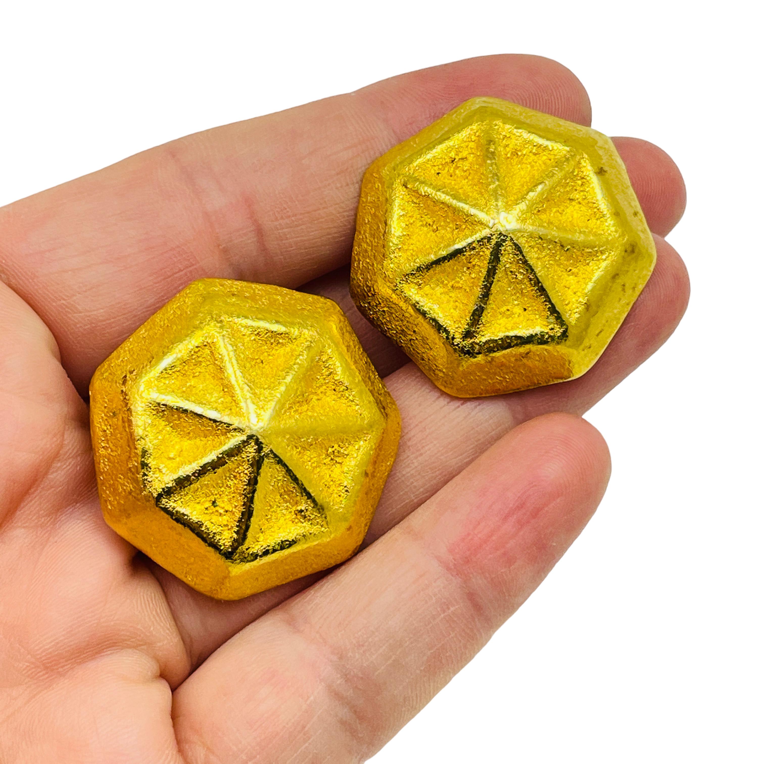 Vintage Gold Ton Designer 80er Jahre Clip auf Ohrringe im Zustand „Gut“ im Angebot in Palos Hills, IL