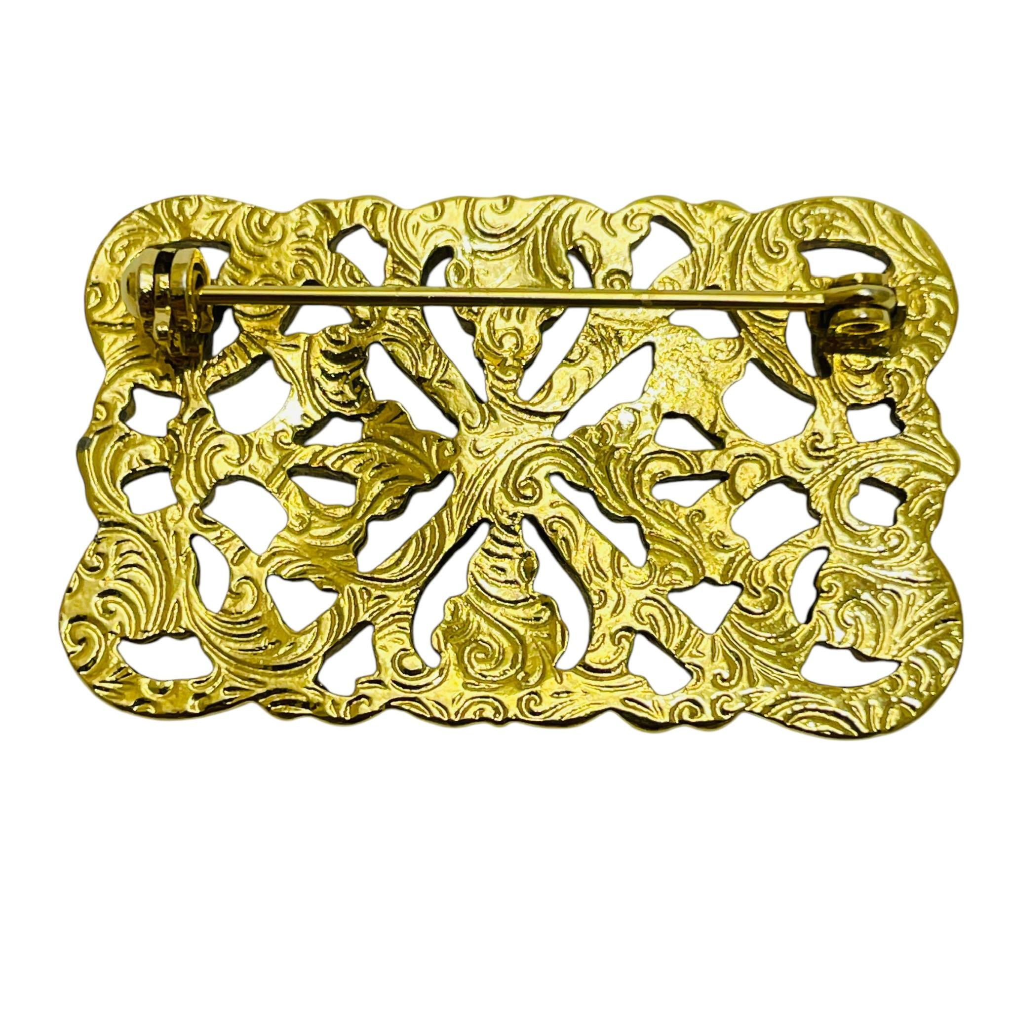Vintage gold tone designer brooch In Good Condition For Sale In Palos Hills, IL