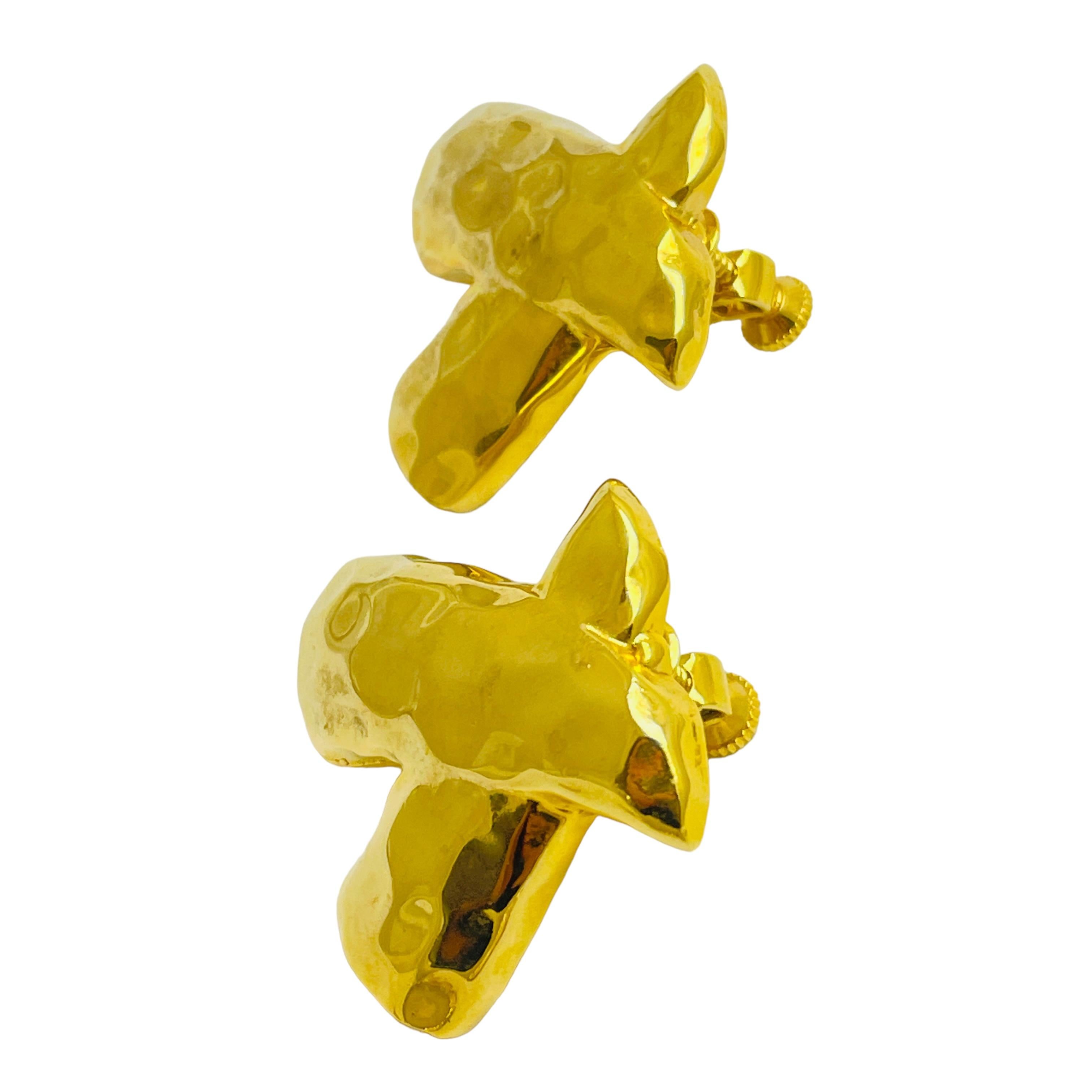 DETALLES

- sin signo  

- tono dorado 

- pendientes vintage de diseño

MEDIDAS  

- 

CONDICIÓN

-  muy buen estado vintage con mínimos signos de desgaste 

 Código 46

❤️❤️  JOYAS DE DISEÑO VINTAGE ❤️❤️

❤️❤️  BOUTIQUE DE ALEXANDER  ❤️❤️