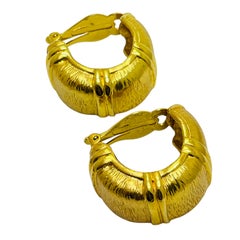 Vintage Goldtöne Designer-Ohrclips an Ohrringen