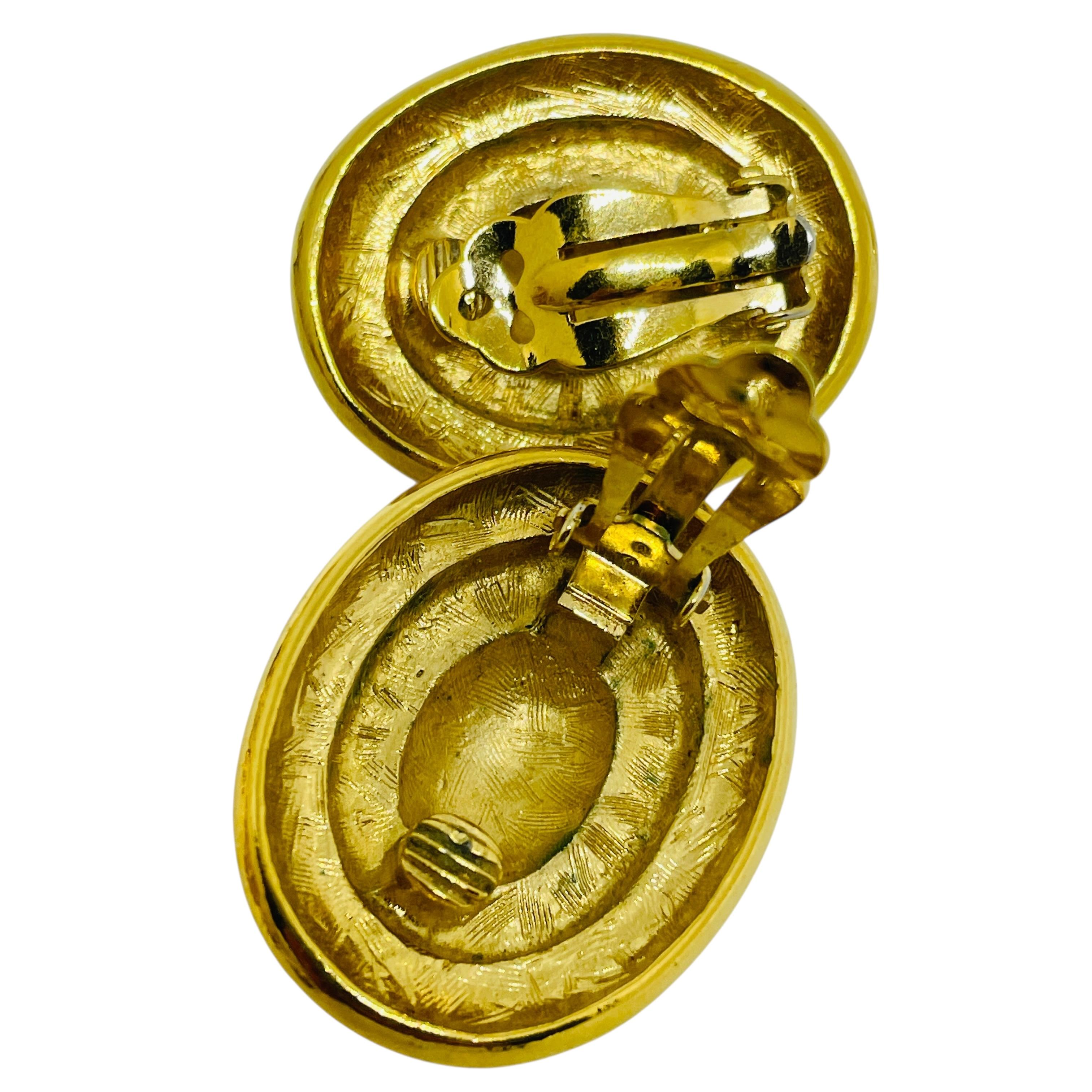Vintage Goldtöne Designer-Ohrclips an Ohrringen im Zustand „Gut“ im Angebot in Palos Hills, IL
