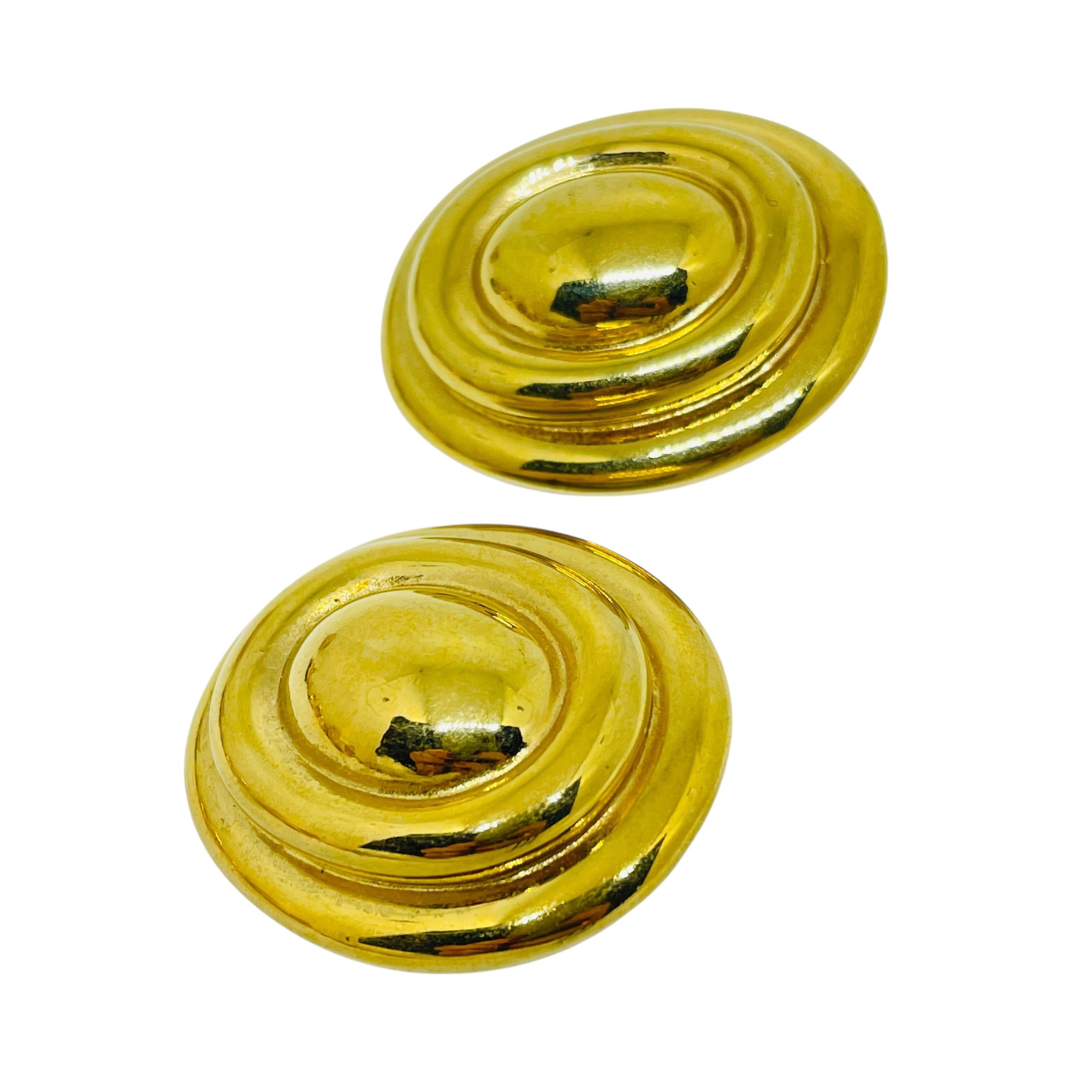 Vintage Goldtöne Designer-Ohrclips an Ohrringen für Damen oder Herren im Angebot