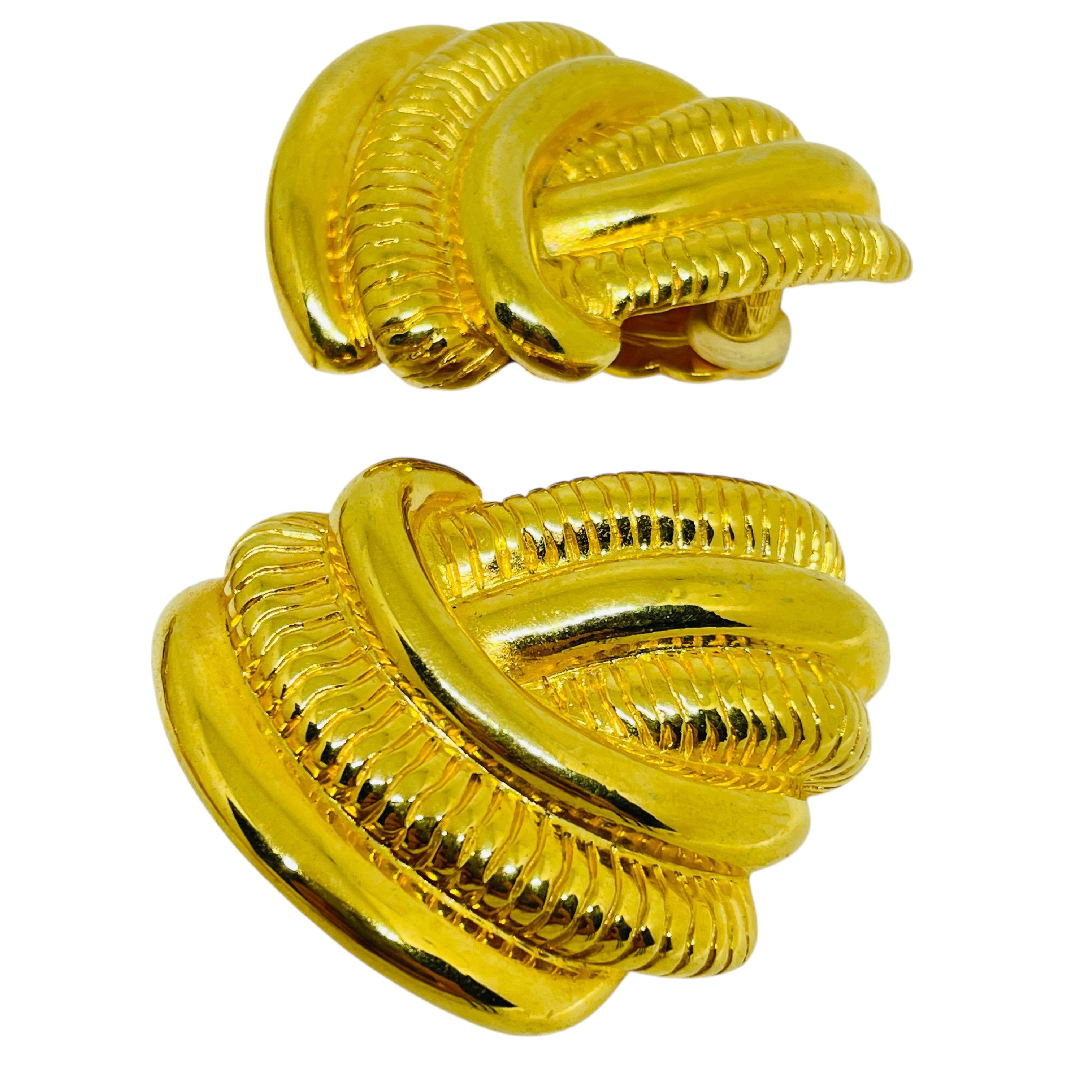 Vintage Goldtöne Designer-Ohrclips an Ohrringen für Damen oder Herren im Angebot