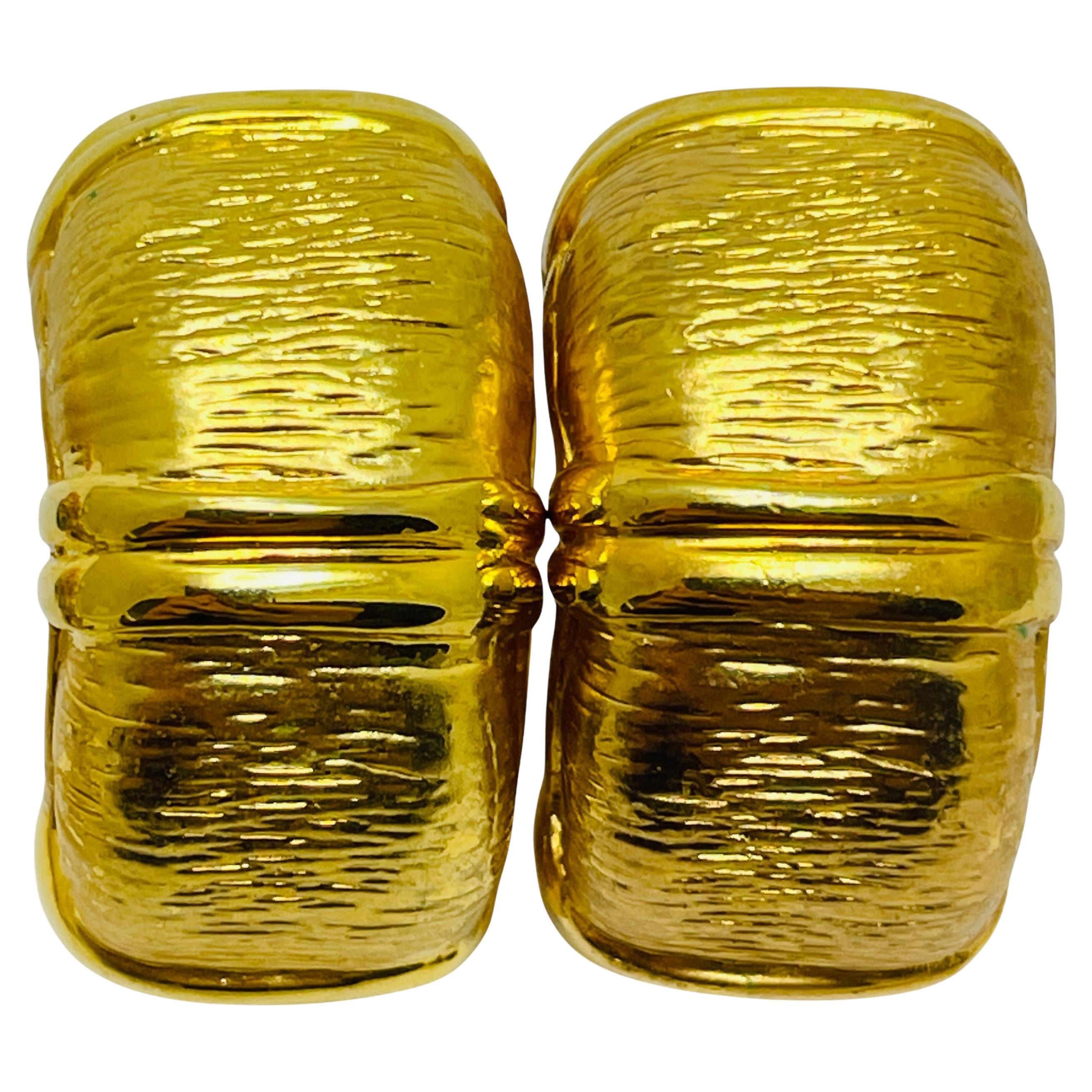 Vintage Goldtöne Designer-Ohrclips an Ohrringen