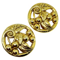 Vintage Goldtöne Designer-Ohrclips an Ohrringen
