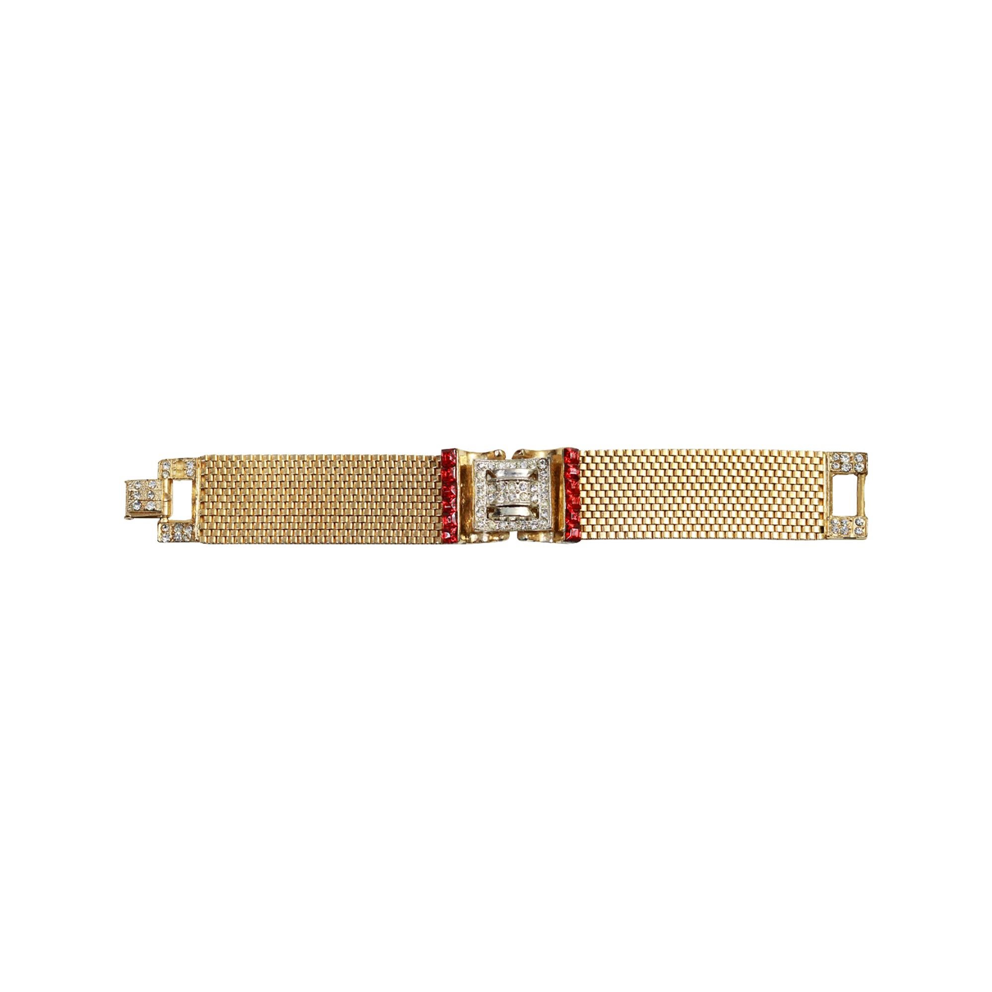 Pulsera vintage con hebilla roja y diamantes en tono dorado Circa 1940s en venta 2