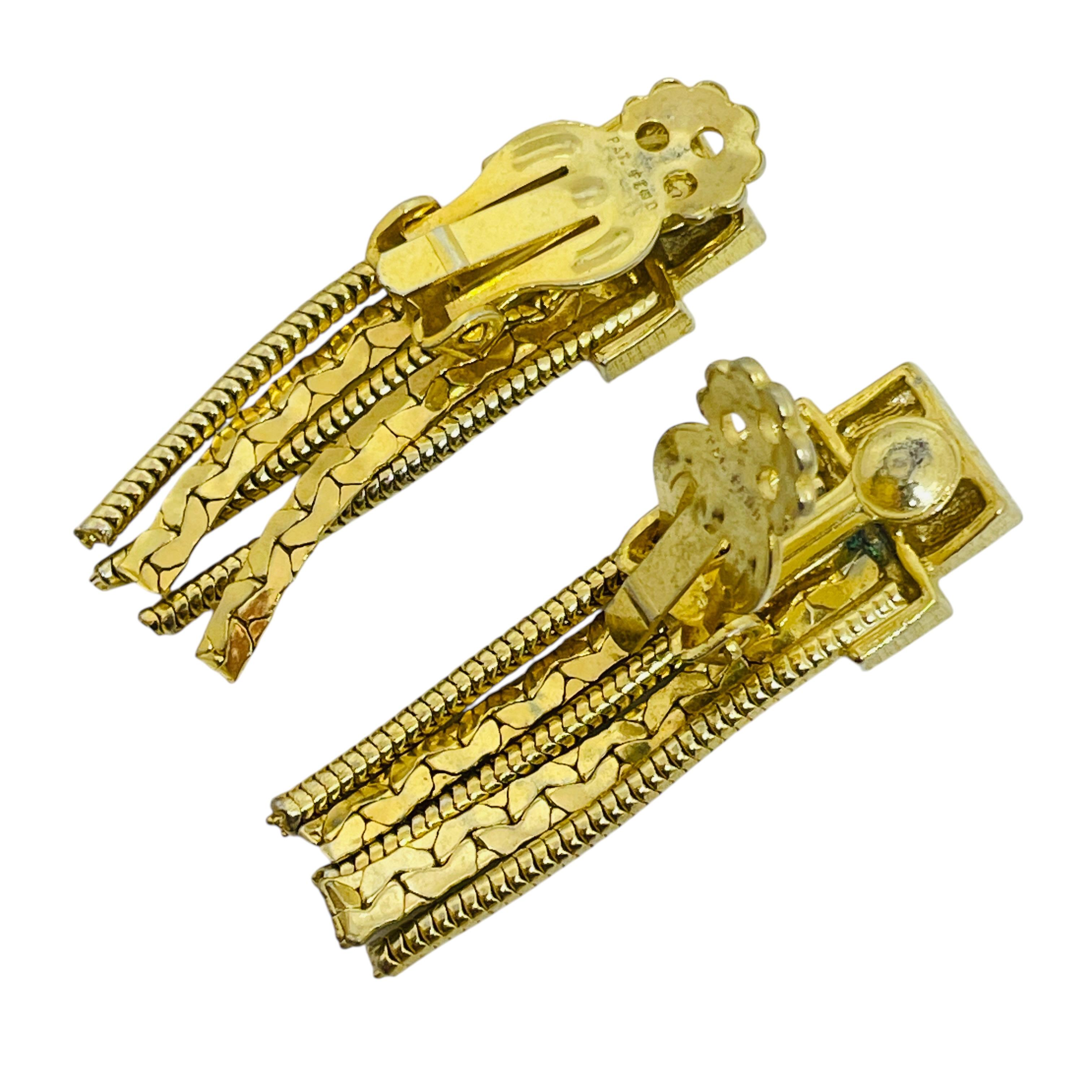 Vintage Goldton Tropfen etruskischen Stil Ketten Designer Clip auf Ohrringe im Zustand „Gut“ im Angebot in Palos Hills, IL