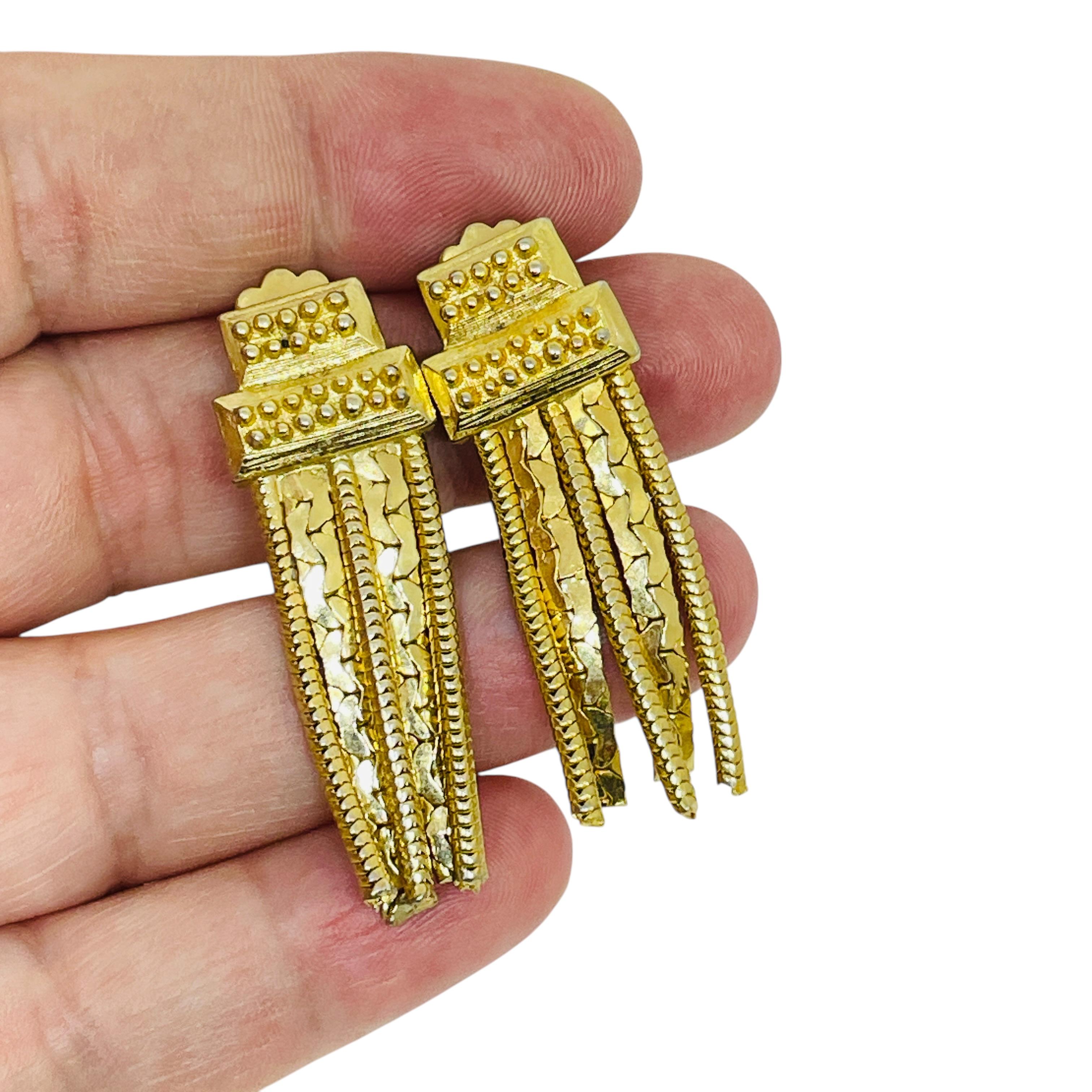 Vintage Goldton Tropfen etruskischen Stil Ketten Designer Clip auf Ohrringe Damen im Angebot