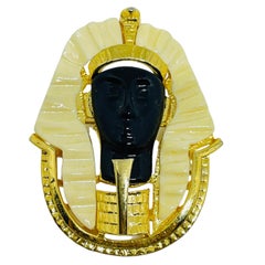 Broche de diseño masivo de resina de faraón egipcio vintage en tono dorado