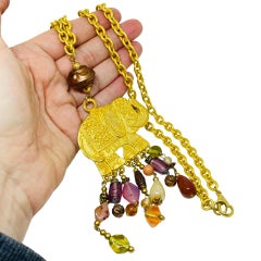 Collier long en perles de verre éléphant vintage doré