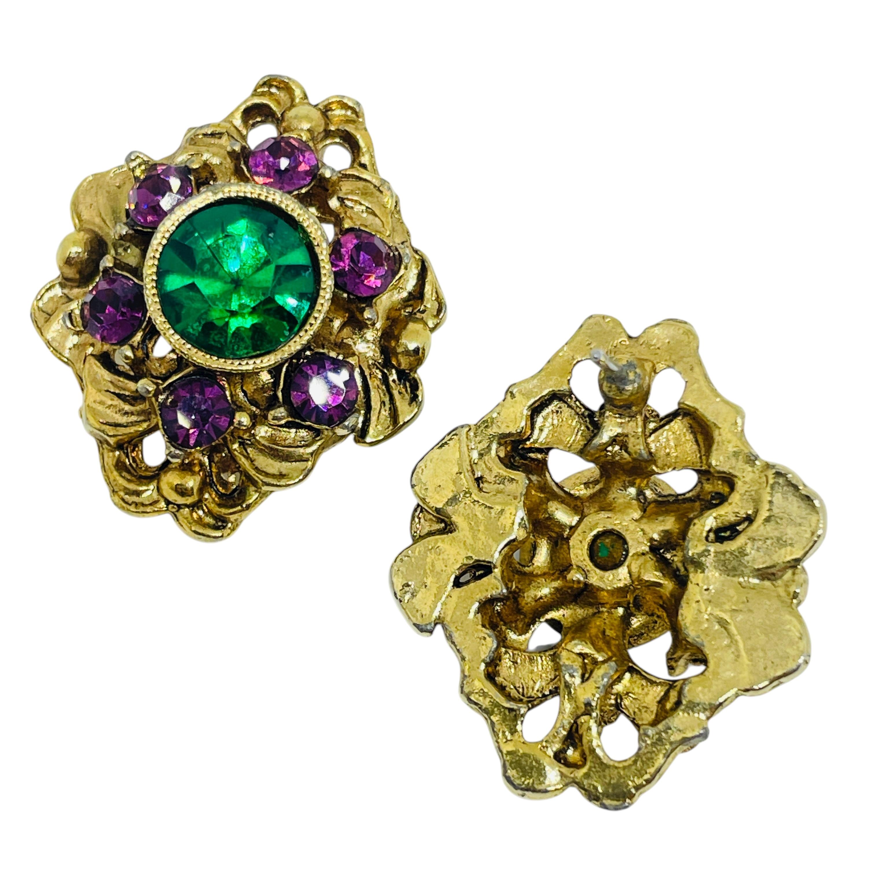 Vintage gold tone emerald amethyst glass designer post earrings In Good Condition For Sale In Palos Hills, IL