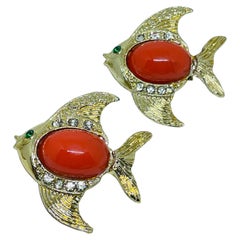 Vintage gold tone emerald eyes coral cab fish set of 2 designer brooch