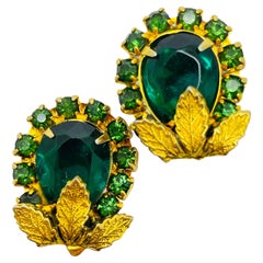 Pendientes de clip de diseño vintage de cristal verde esmeralda en tono dorado