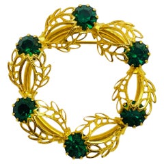 Broche vintage de diseño con strass verde esmeralda en tono dorado