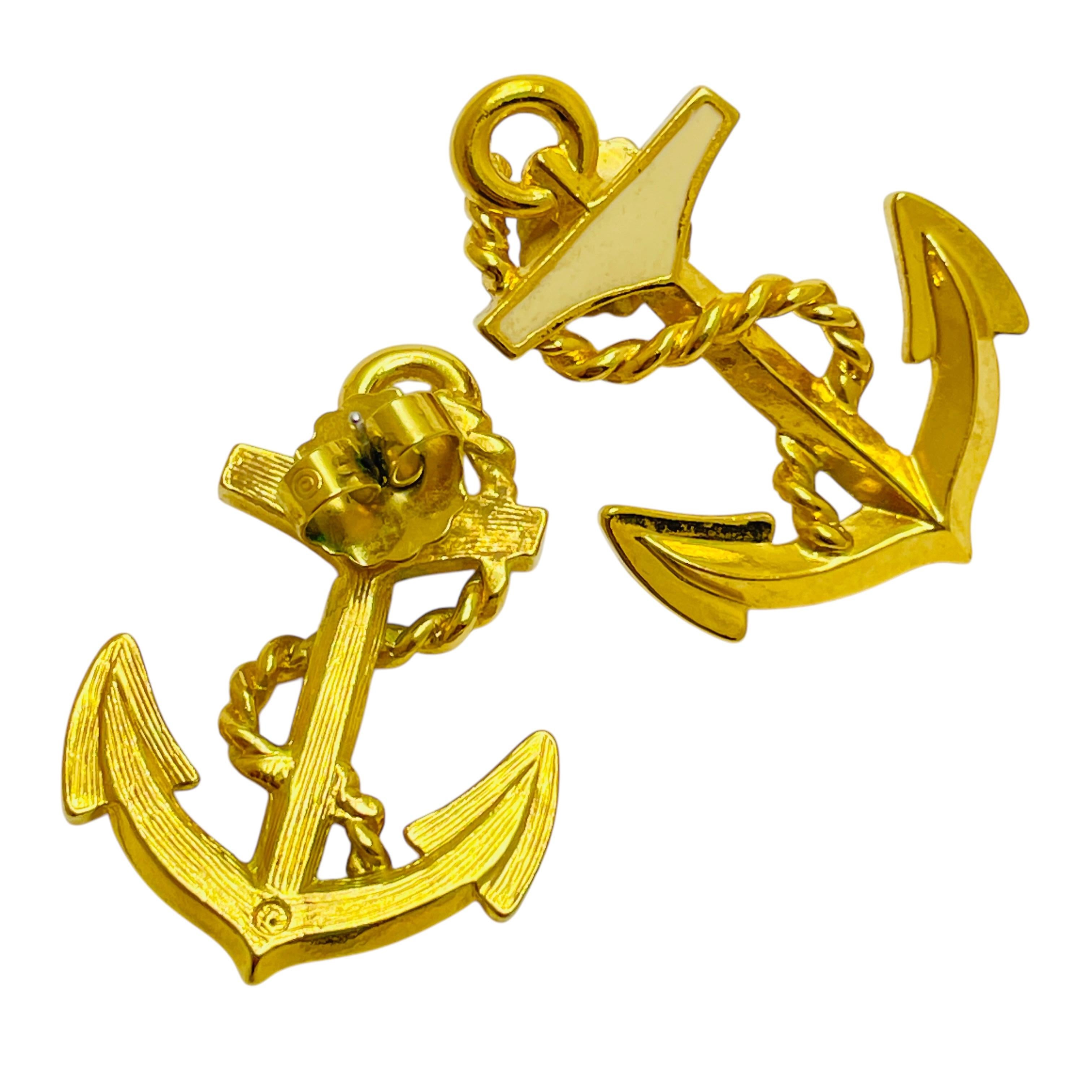 Vintage gold tone enamel anchor nautical designer runway earrings In Good Condition For Sale In Palos Hills, IL