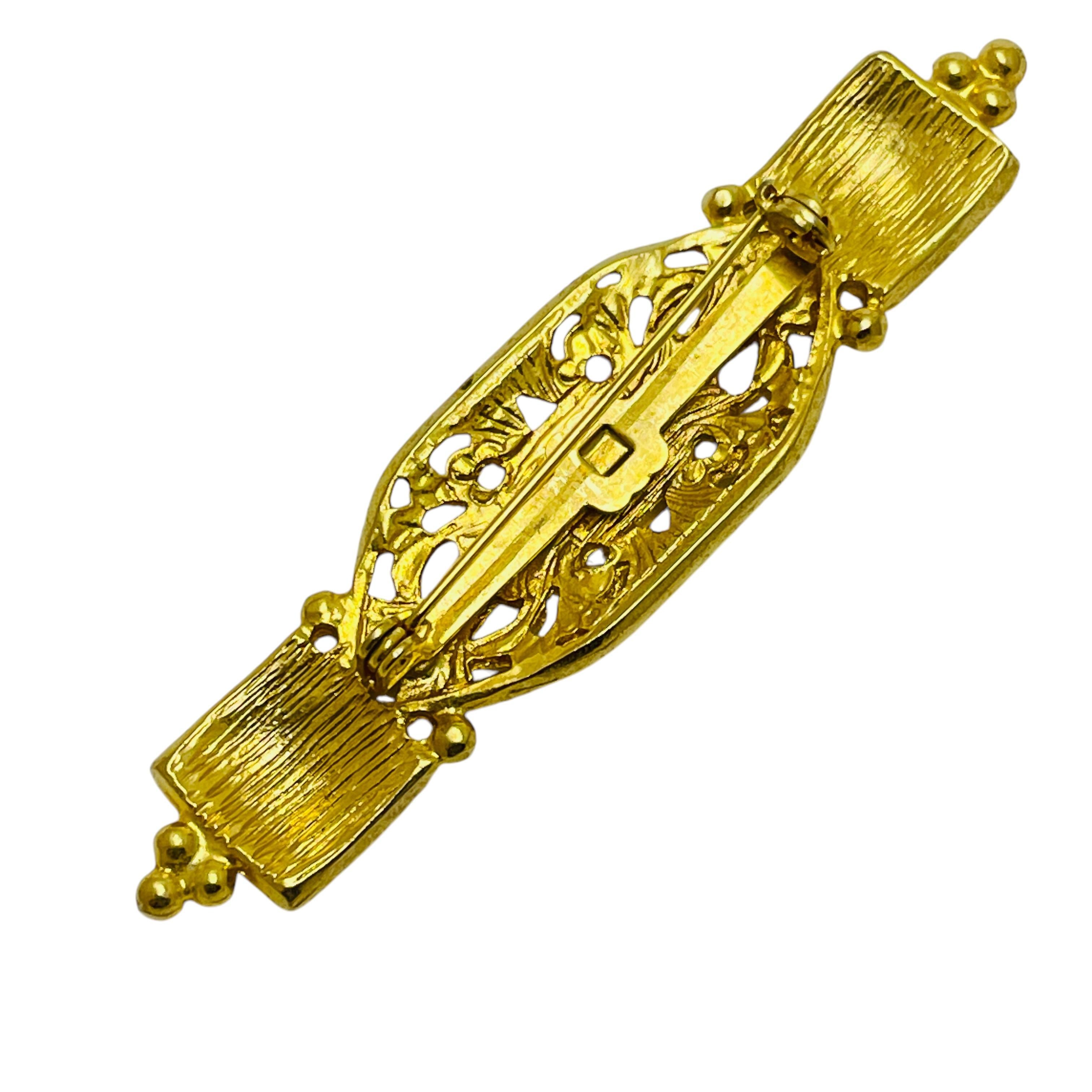 Vintage gold tone enamel designer brooch In Good Condition For Sale In Palos Hills, IL