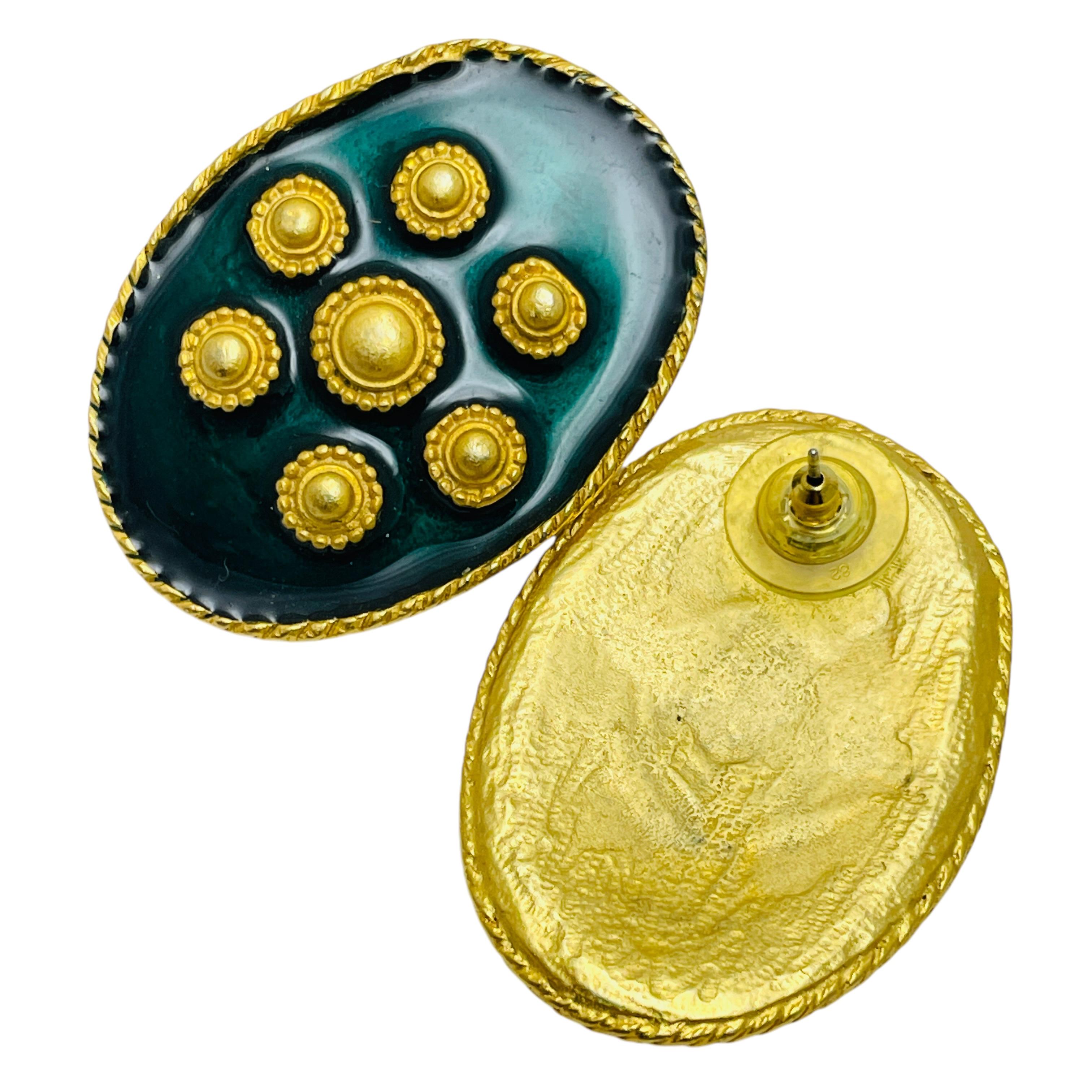 Vintage gold tone enamel designer earrings In Good Condition For Sale In Palos Hills, IL