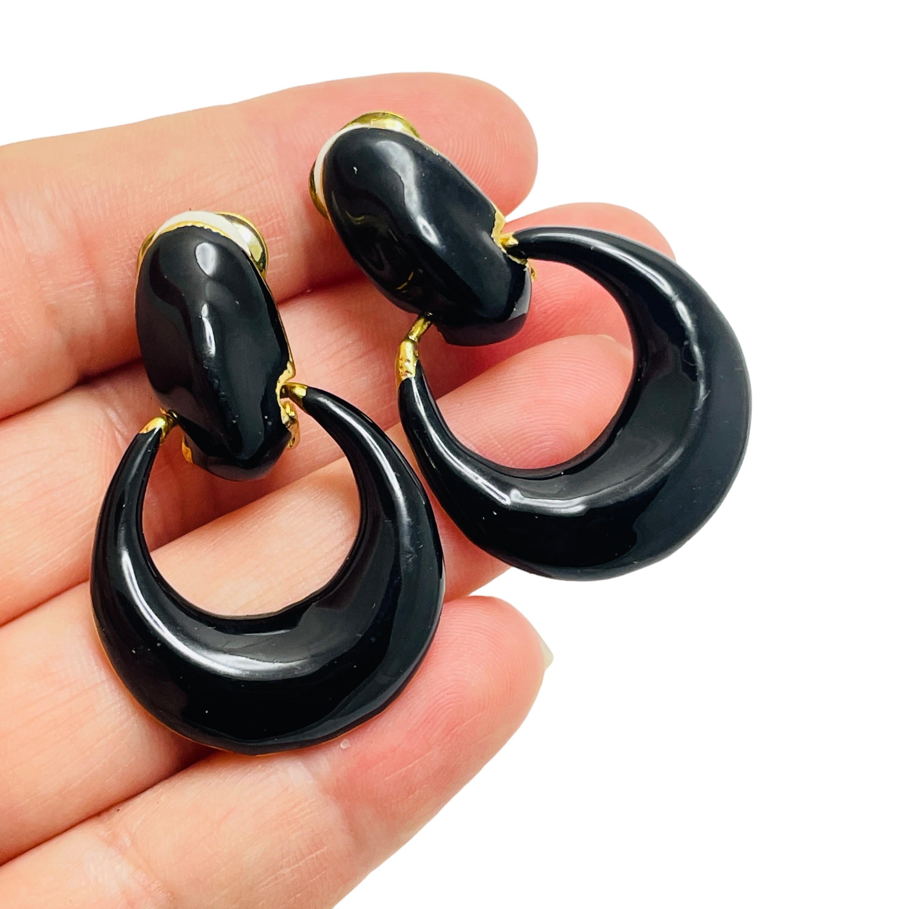 Women's Vintage gold tone enamel door knocker designer clip on earrings For Sale