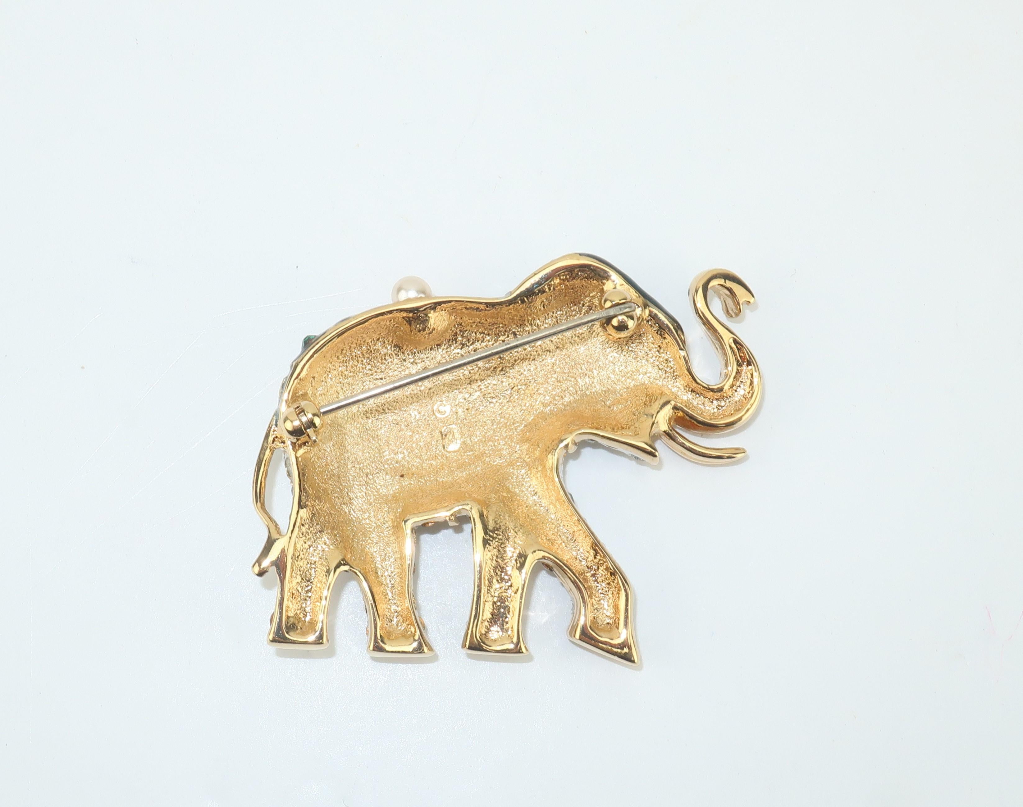 Vintage Gold Tone Enamel Elephant Brooch With Rhinestones In Good Condition In Atlanta, GA