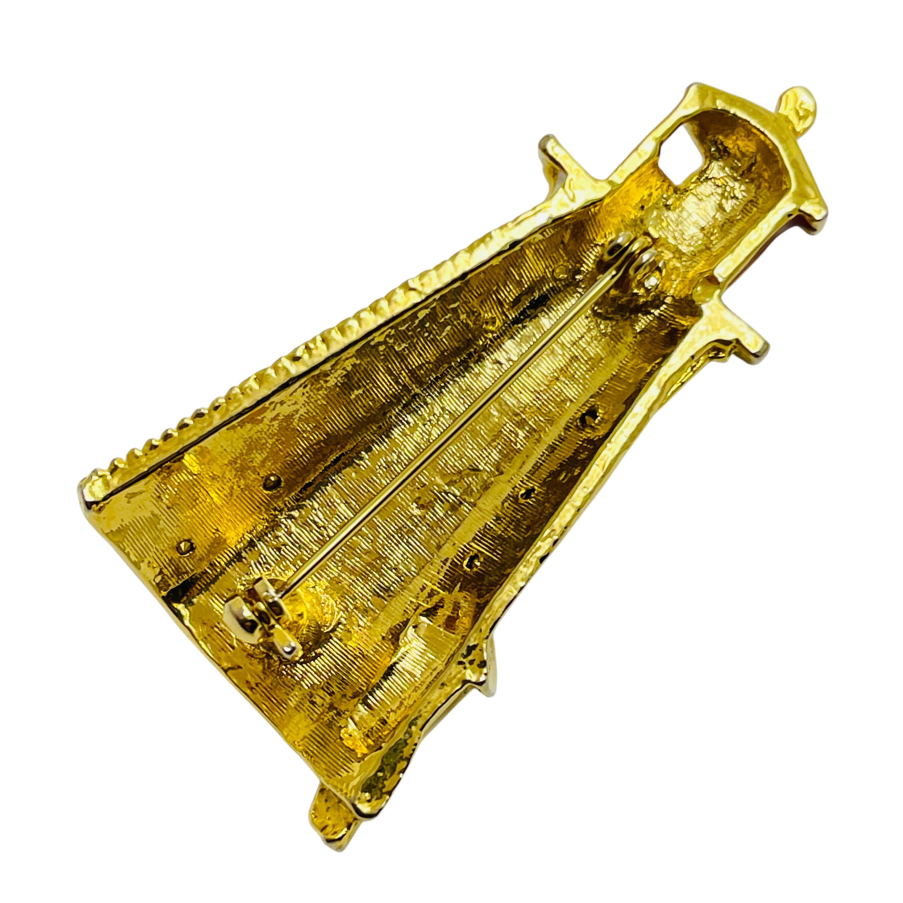 Vintage gold tone enamel lighthouse designer brooch In Good Condition For Sale In Palos Hills, IL