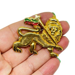 Vintage gold tone enamel lion designer massive brooch
