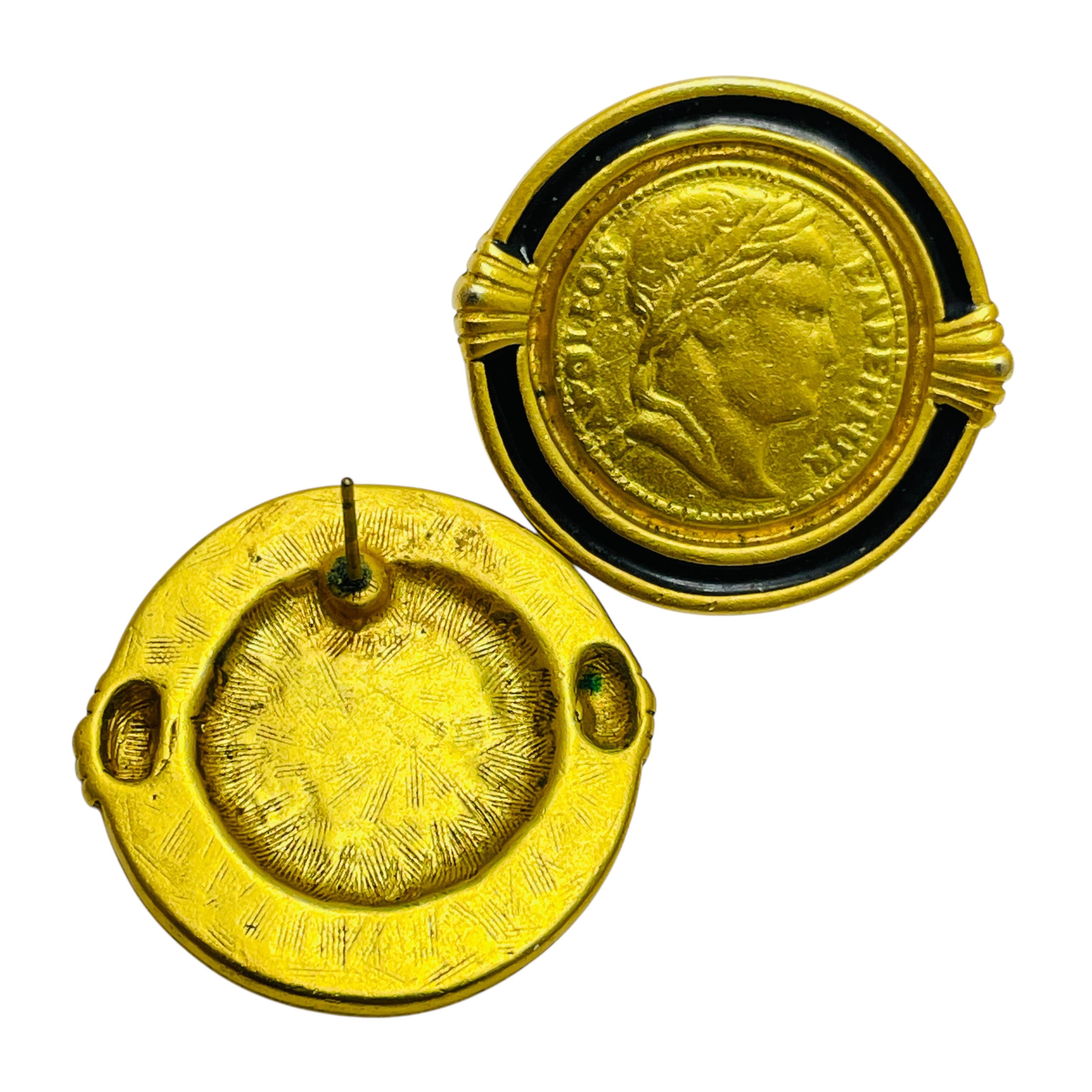 Vintage gold tone enamel Napoleon Emperor coin designer earrings In Good Condition For Sale In Palos Hills, IL