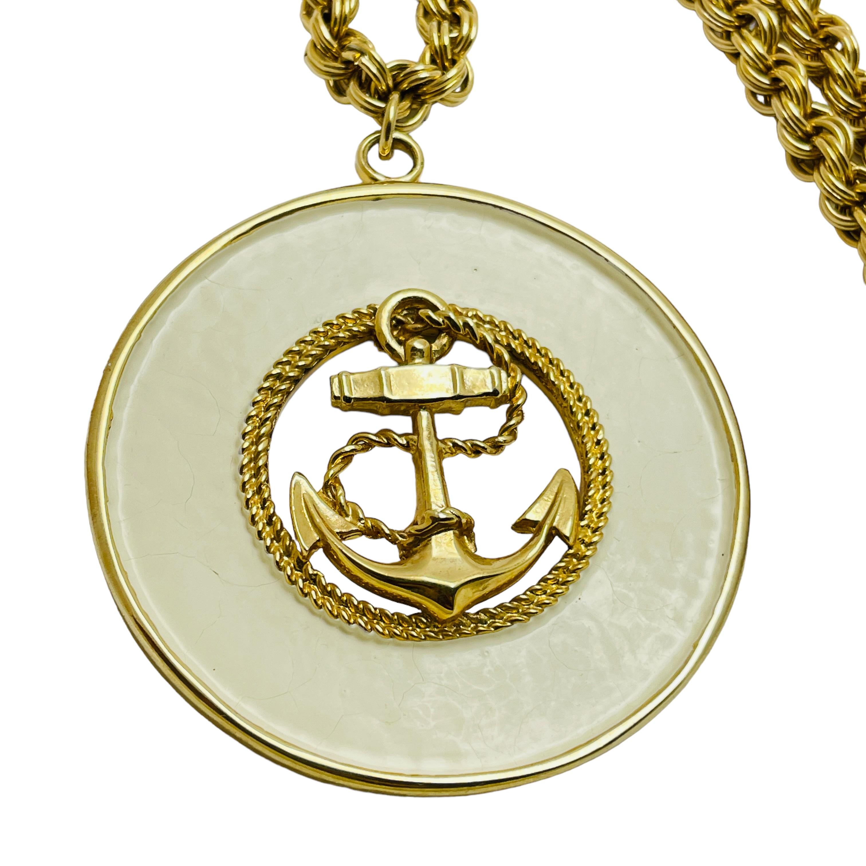 DETAILS

• unsigned    

• gold tone with enamel

• vintage designer necklace

MEASUREMENTS  

• 

CONDITION

•  very good vintage condition with minimal signs of wear 

 Sku 45

❤️❤️  VINTAGE DESIGNER JEWELRY ❤️❤️

❤️❤️  ALEXANDER’S BOUTIQUE  ❤️❤️