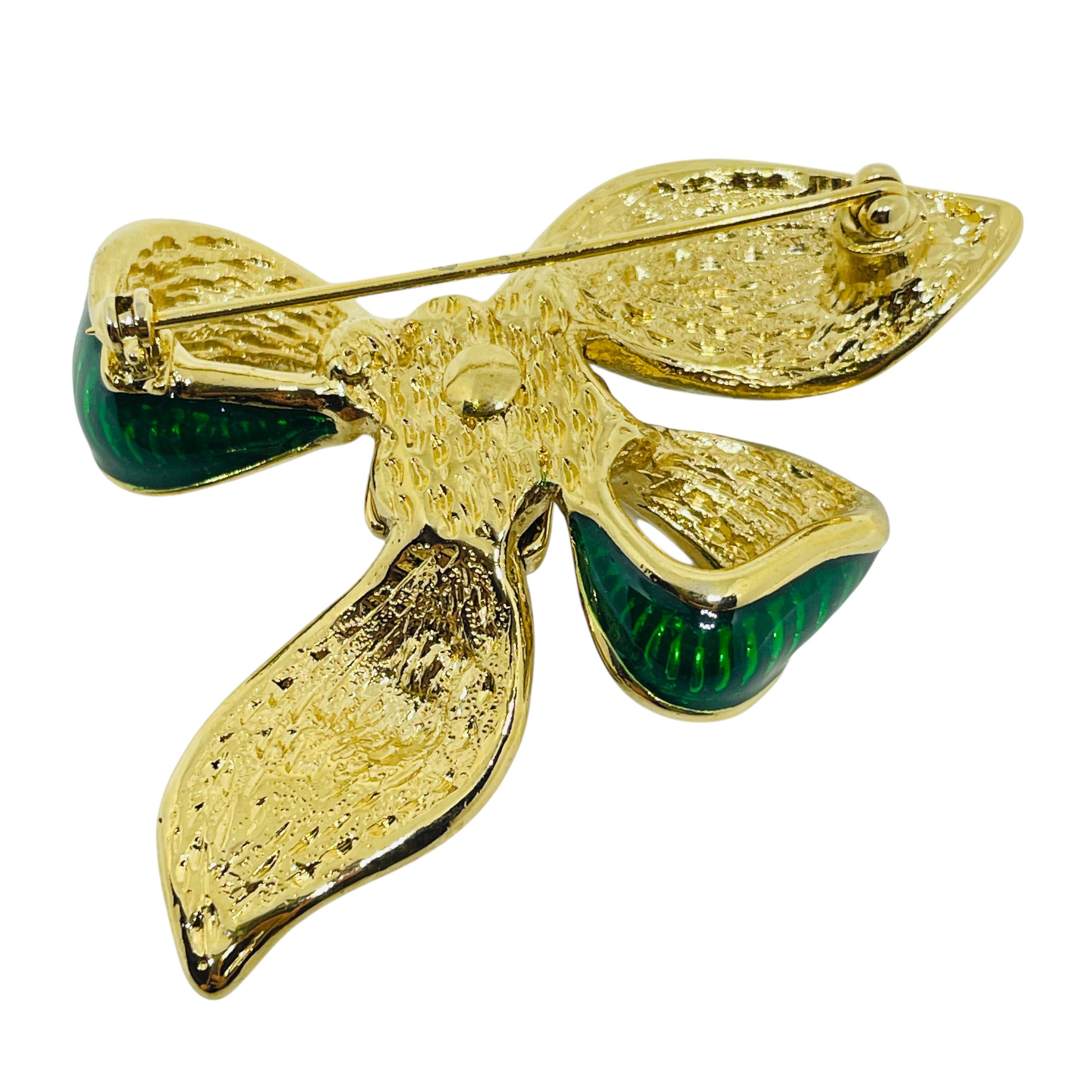 Vintage gold tone enamel rhinestone bow designer brooch In Good Condition For Sale In Palos Hills, IL