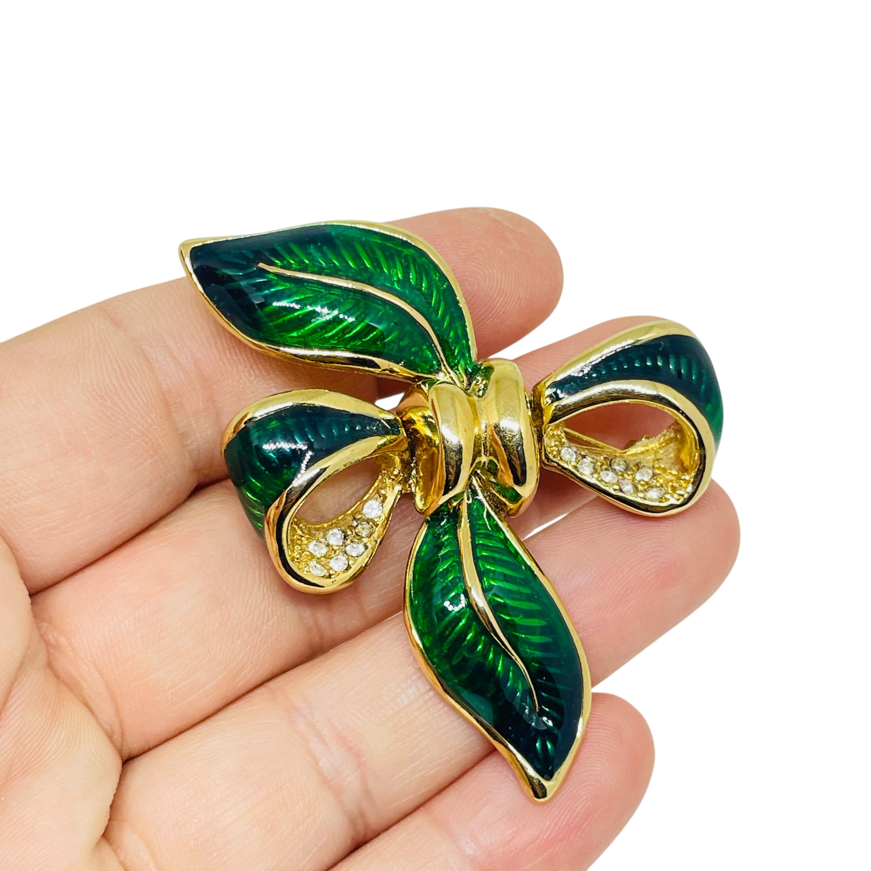 Women's Vintage gold tone enamel rhinestone bow designer brooch For Sale