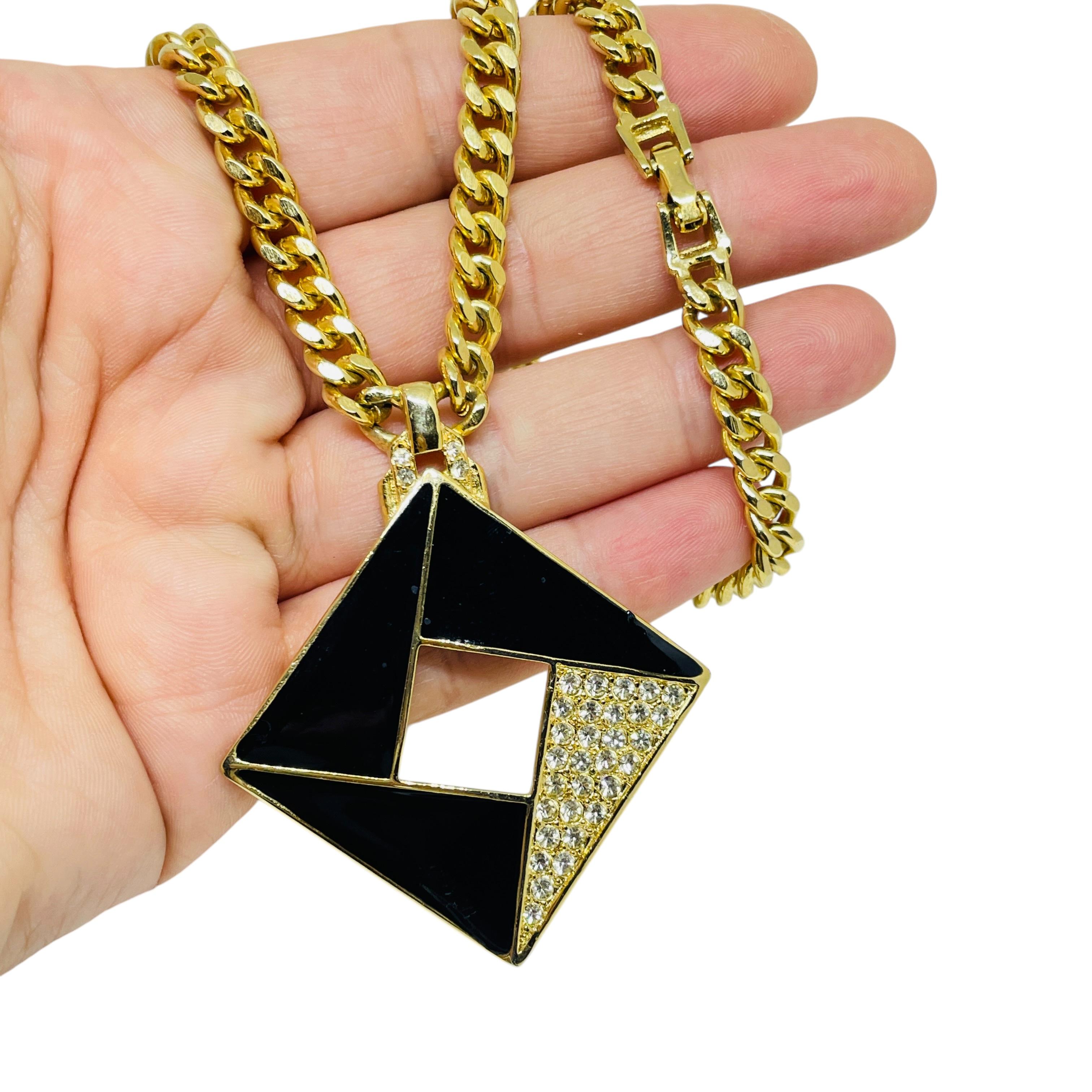 Collier de chaîne géométrique vintage en émail doré et strass. en vente 1