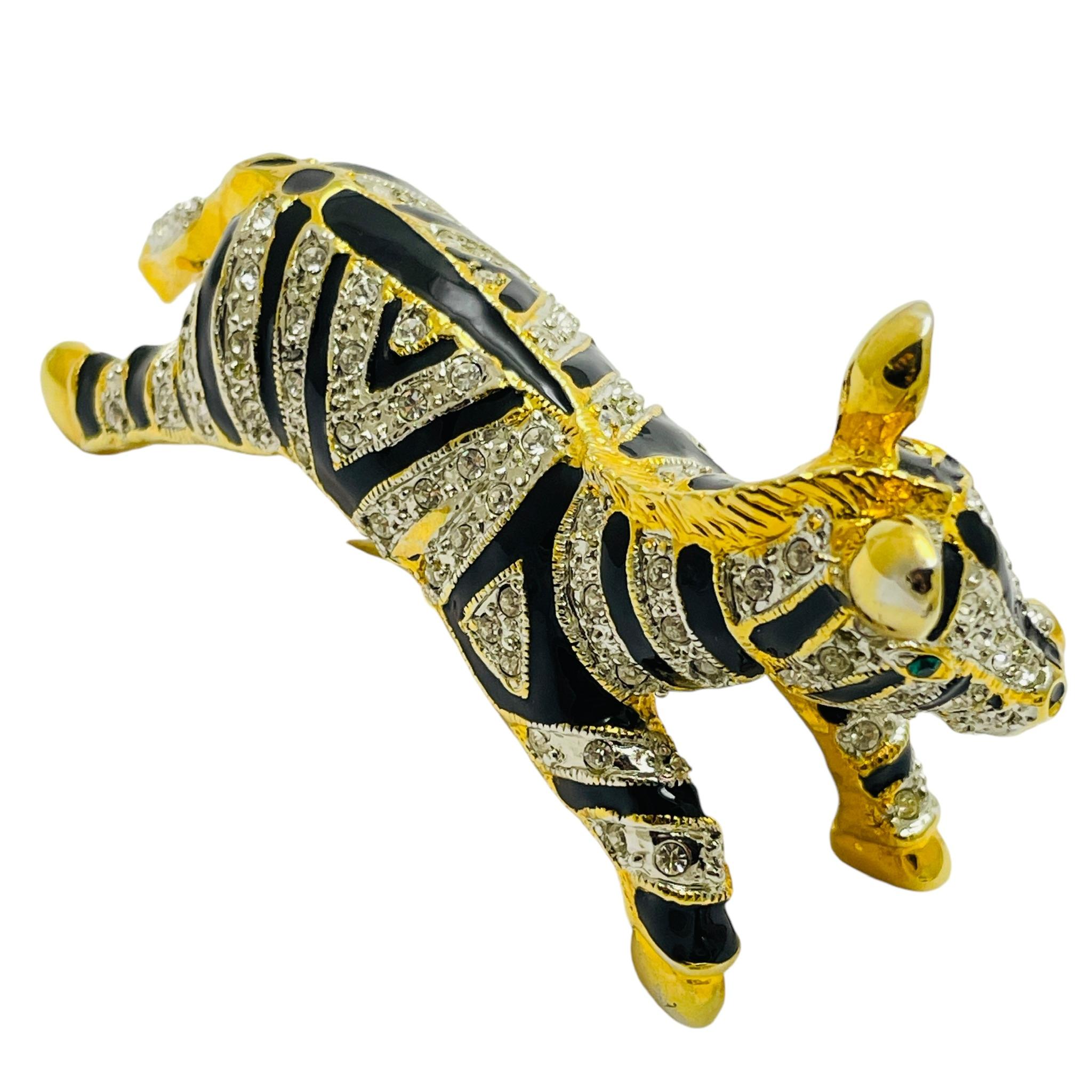 Vintage gold tone enamel rhinestone green eyes zebra designer brooch In Good Condition For Sale In Palos Hills, IL